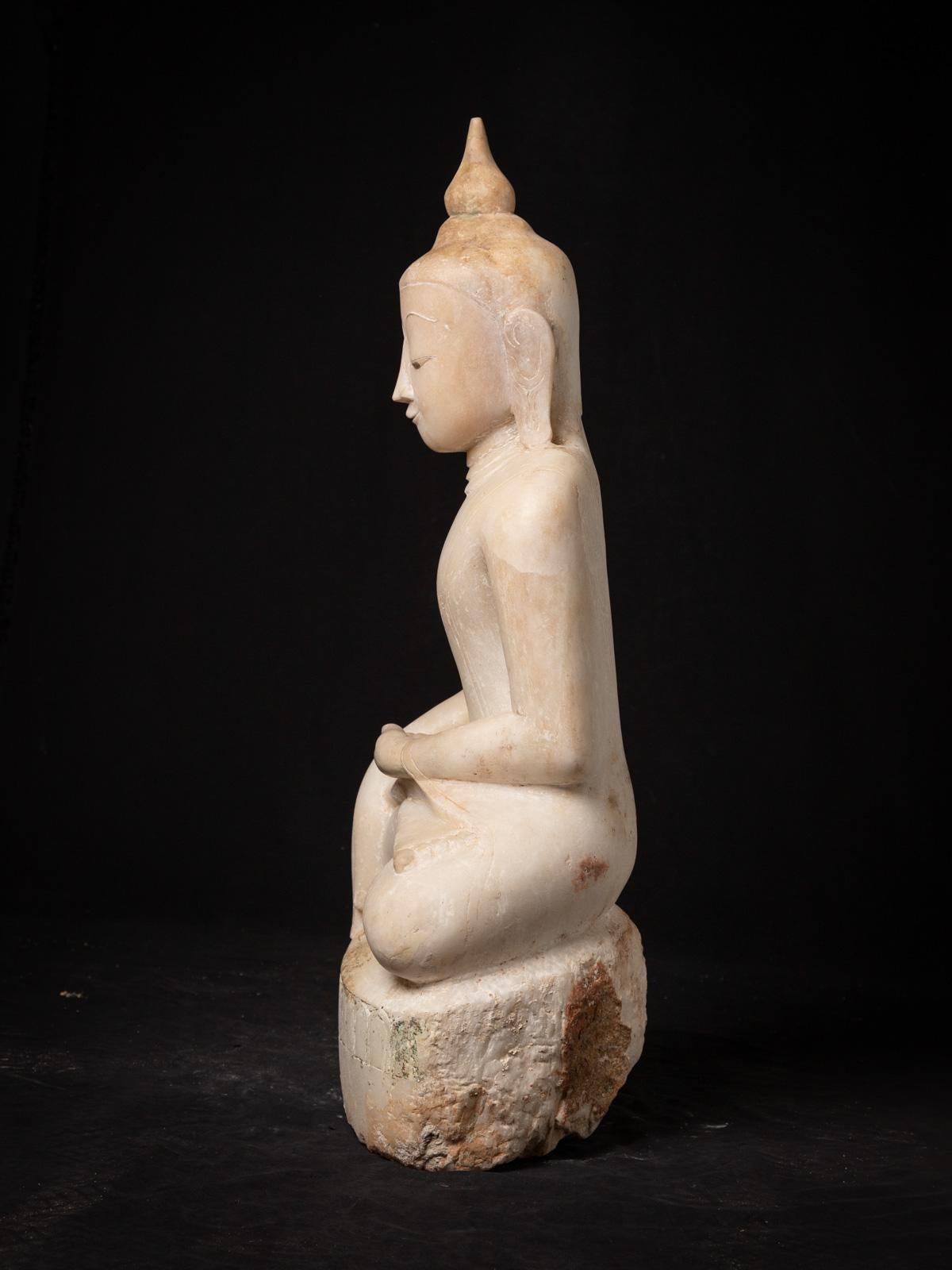 17th century Very beautiful Burmese alabaster Buddha from Burma For Sale 6