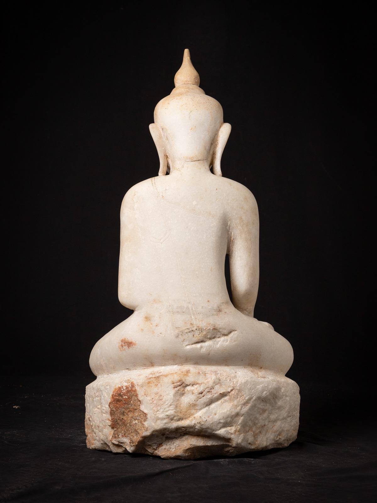 17th century Very beautiful Burmese alabaster Buddha from Burma For Sale 7