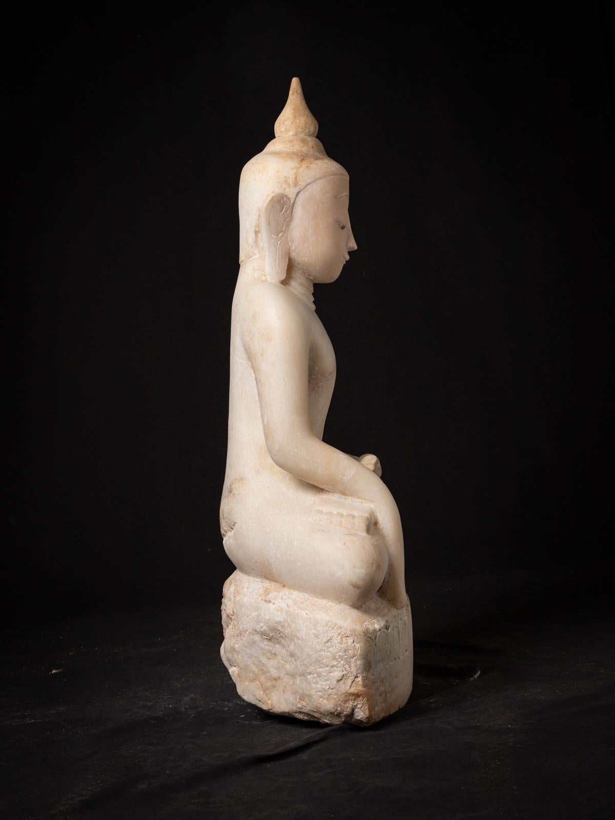 17th century Very beautiful Burmese alabaster Buddha from Burma For Sale 8