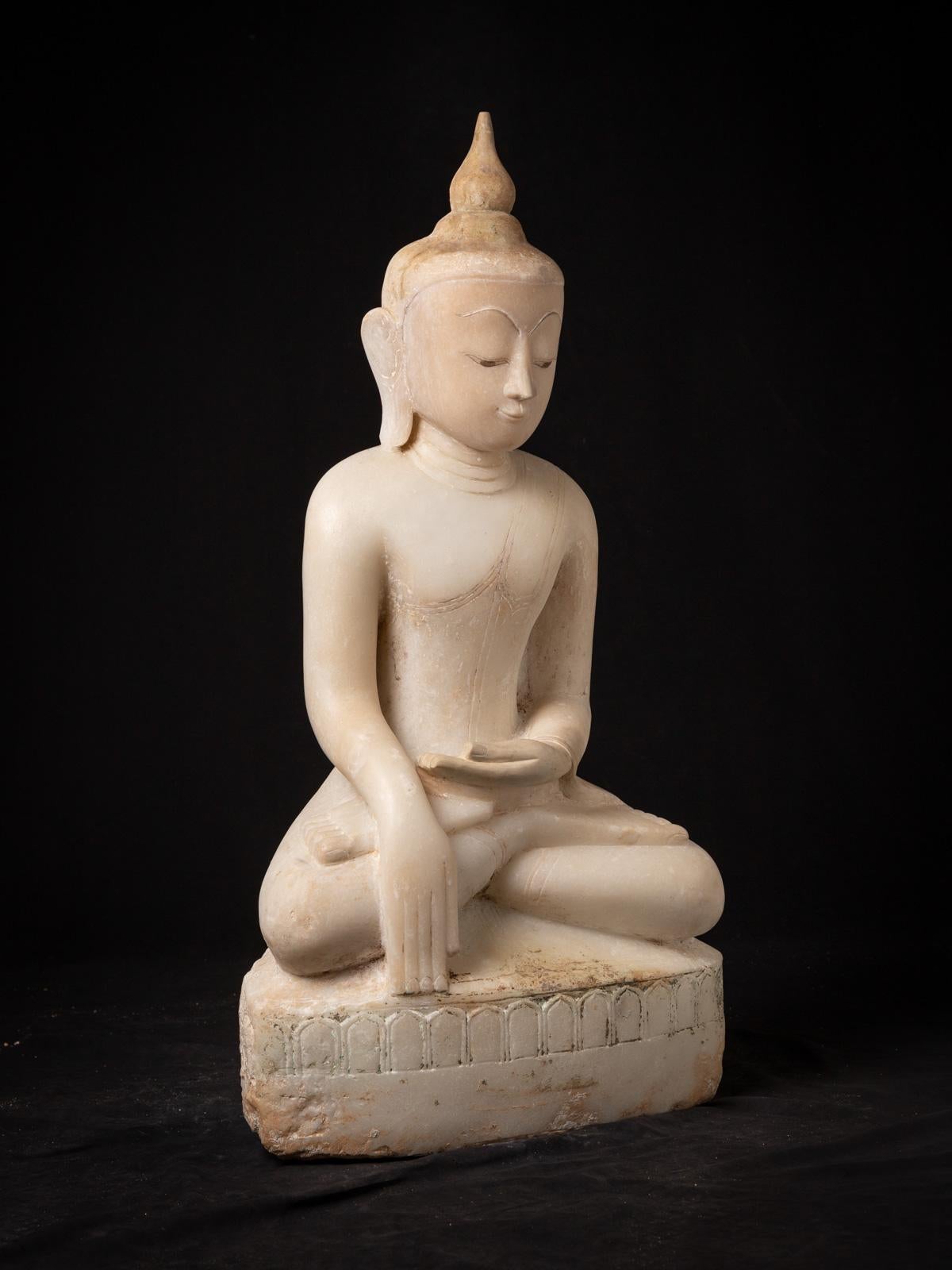 17th century Very beautiful Burmese alabaster Buddha from Burma For Sale 9