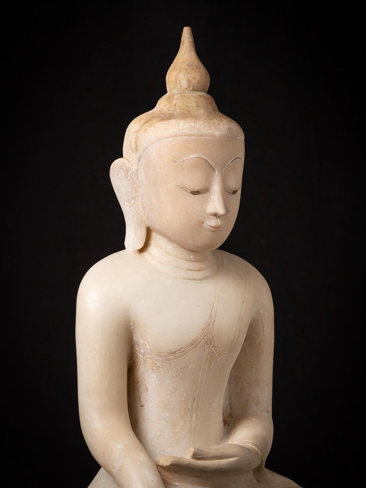 17th century Very beautiful Burmese alabaster Buddha from Burma For Sale 10