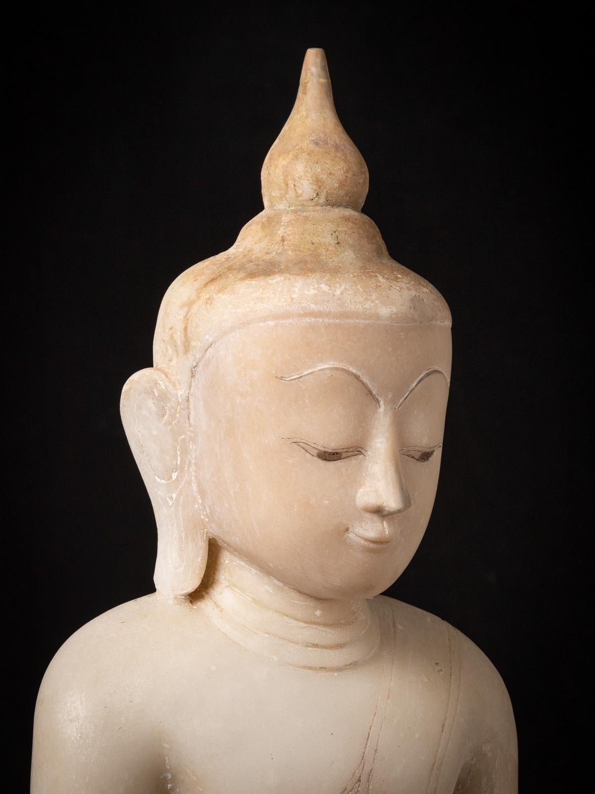 17th century Very beautiful Burmese alabaster Buddha from Burma For Sale 11