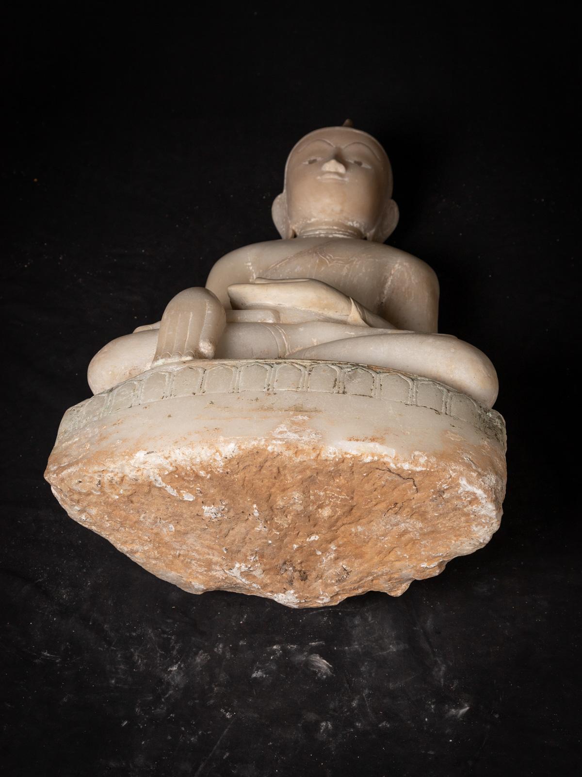 17th century Very beautiful Burmese alabaster Buddha from Burma For Sale 12