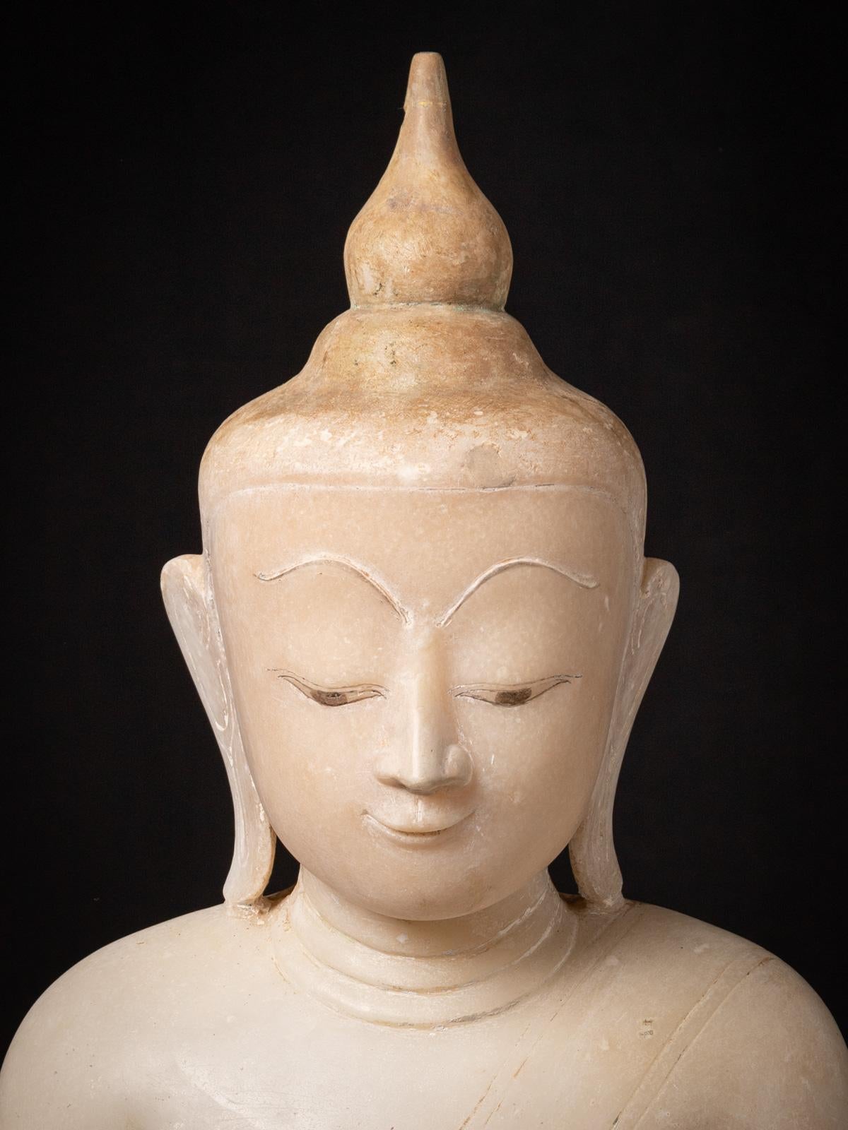 18th Century and Earlier 17th century Very beautiful Burmese alabaster Buddha from Burma For Sale