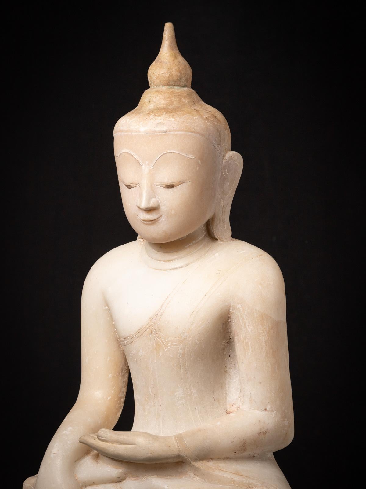 17th century Very beautiful Burmese alabaster Buddha from Burma For Sale 1