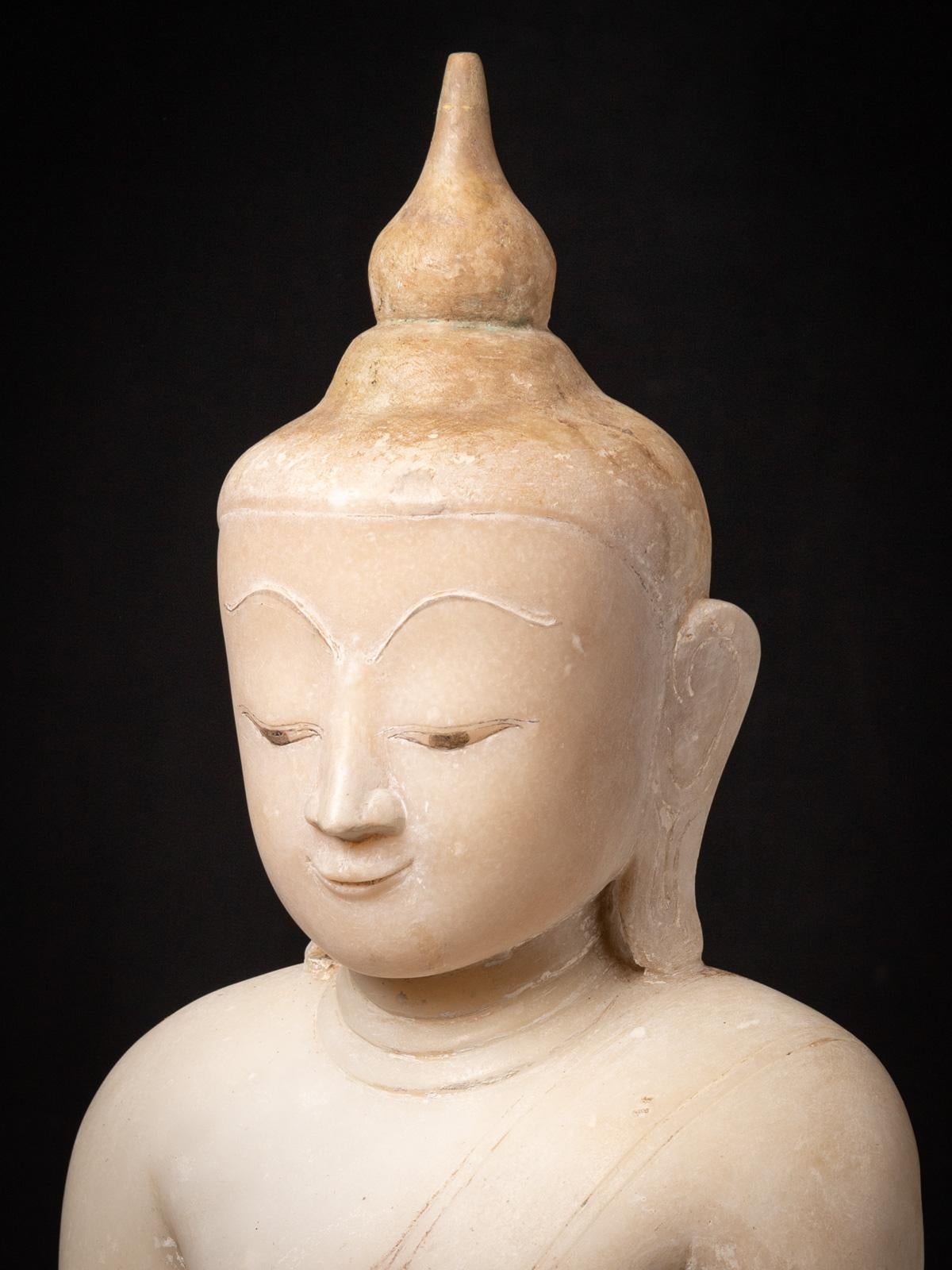 17th century Very beautiful Burmese alabaster Buddha from Burma For Sale 2
