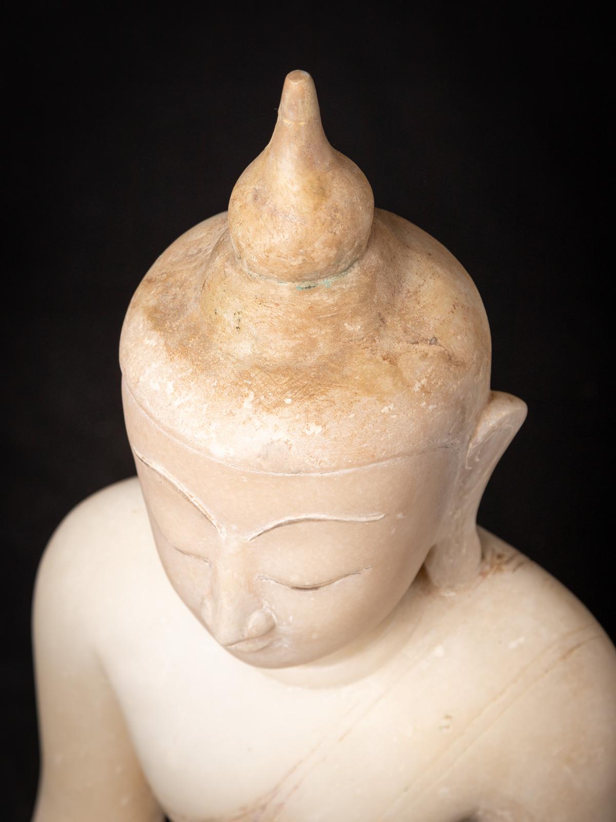 17th century Very beautiful Burmese alabaster Buddha from Burma For Sale 4