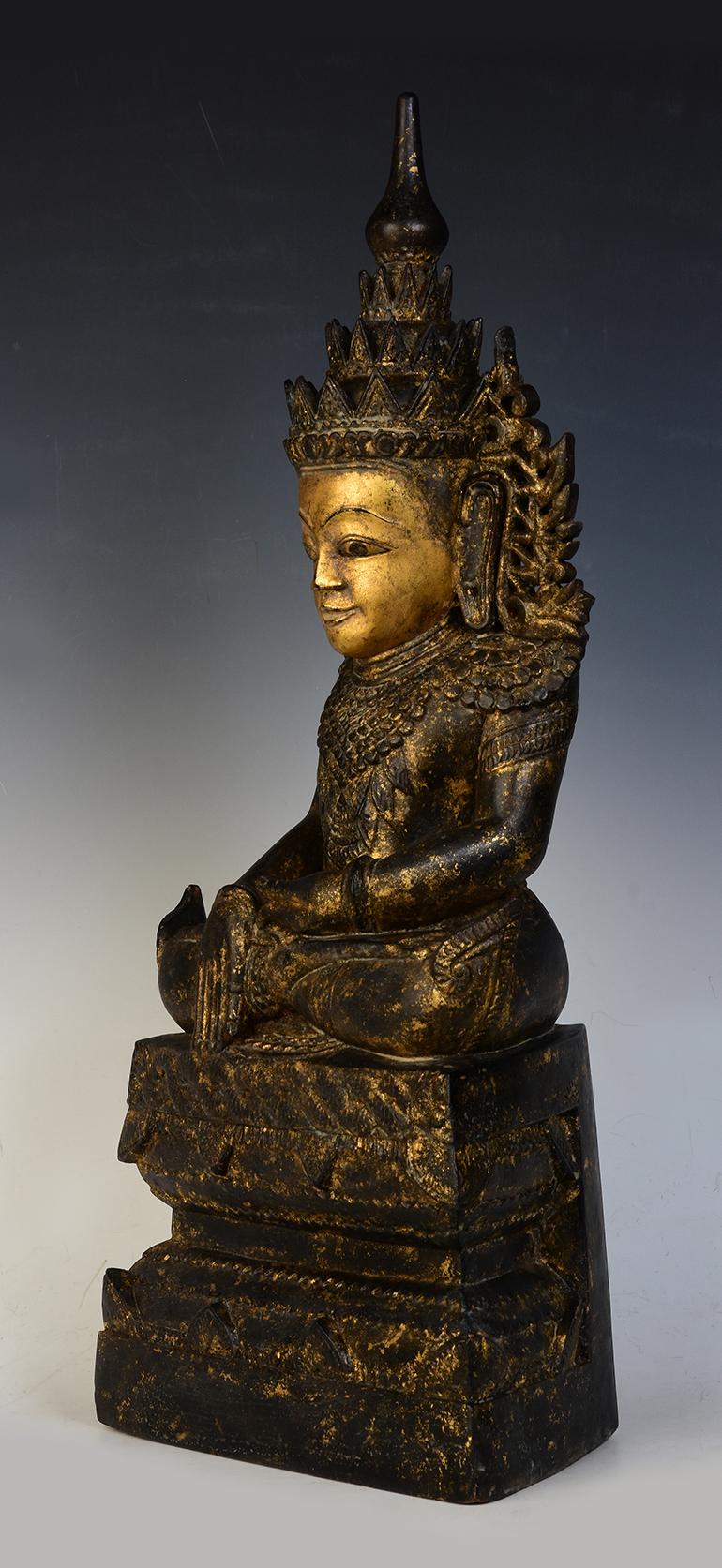 17th Century, Very Rare Antique Burmese Wooden Seated Crowned Buddha  For Sale 5