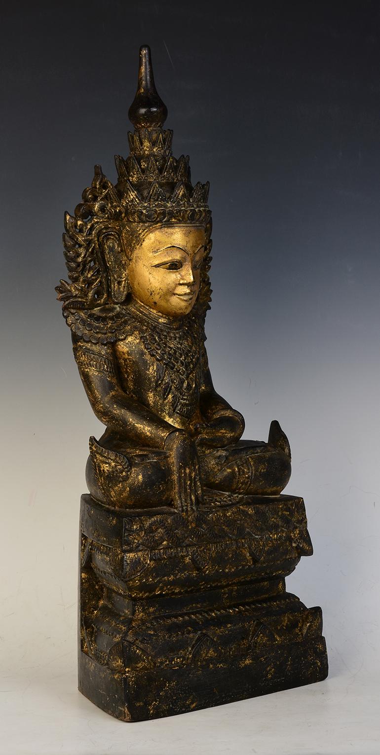 17th Century, Very Rare Antique Burmese Wooden Seated Crowned Buddha  For Sale 12