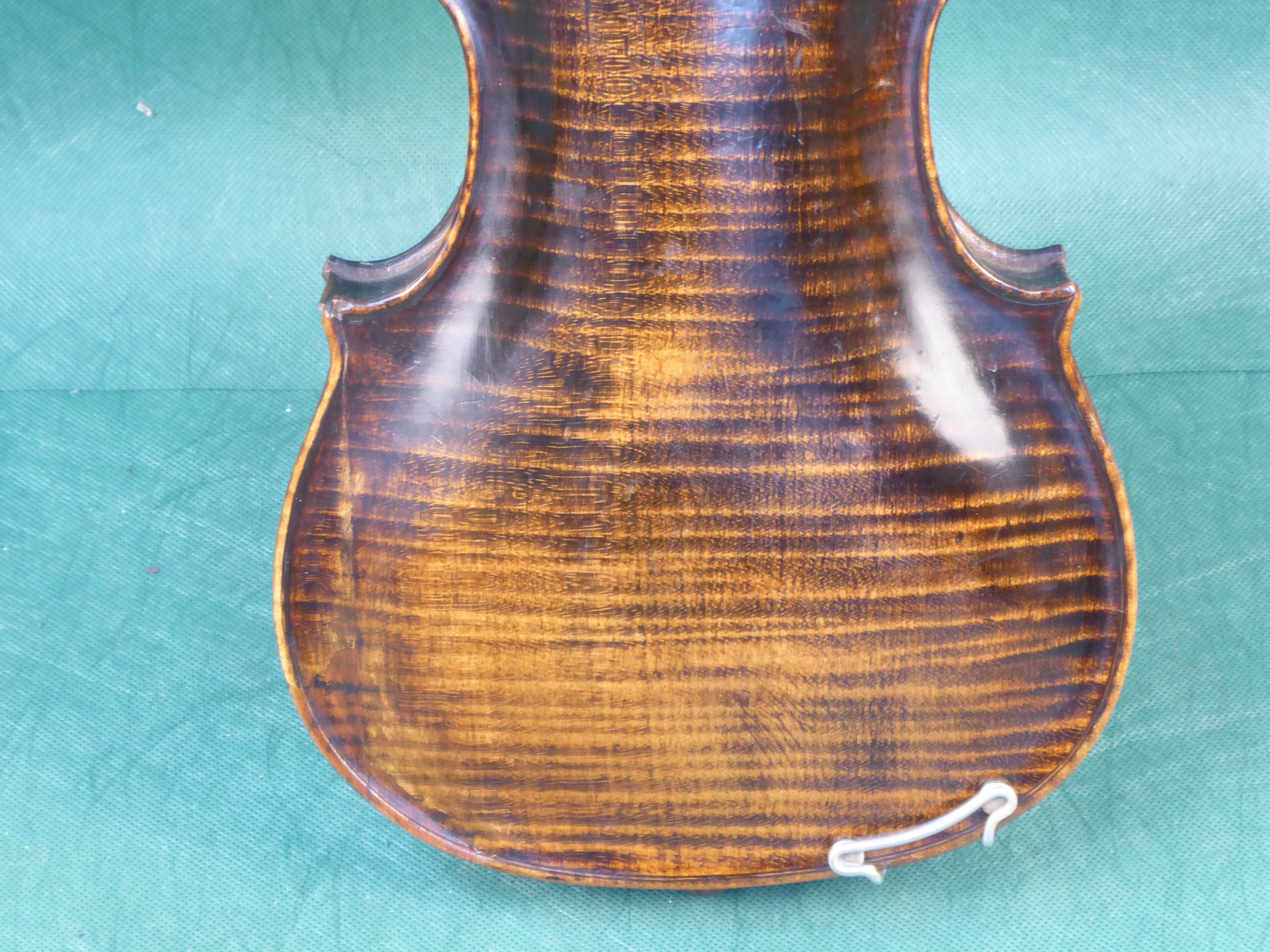 17th. Century Violin In Distressed Condition For Sale In Perth, GB