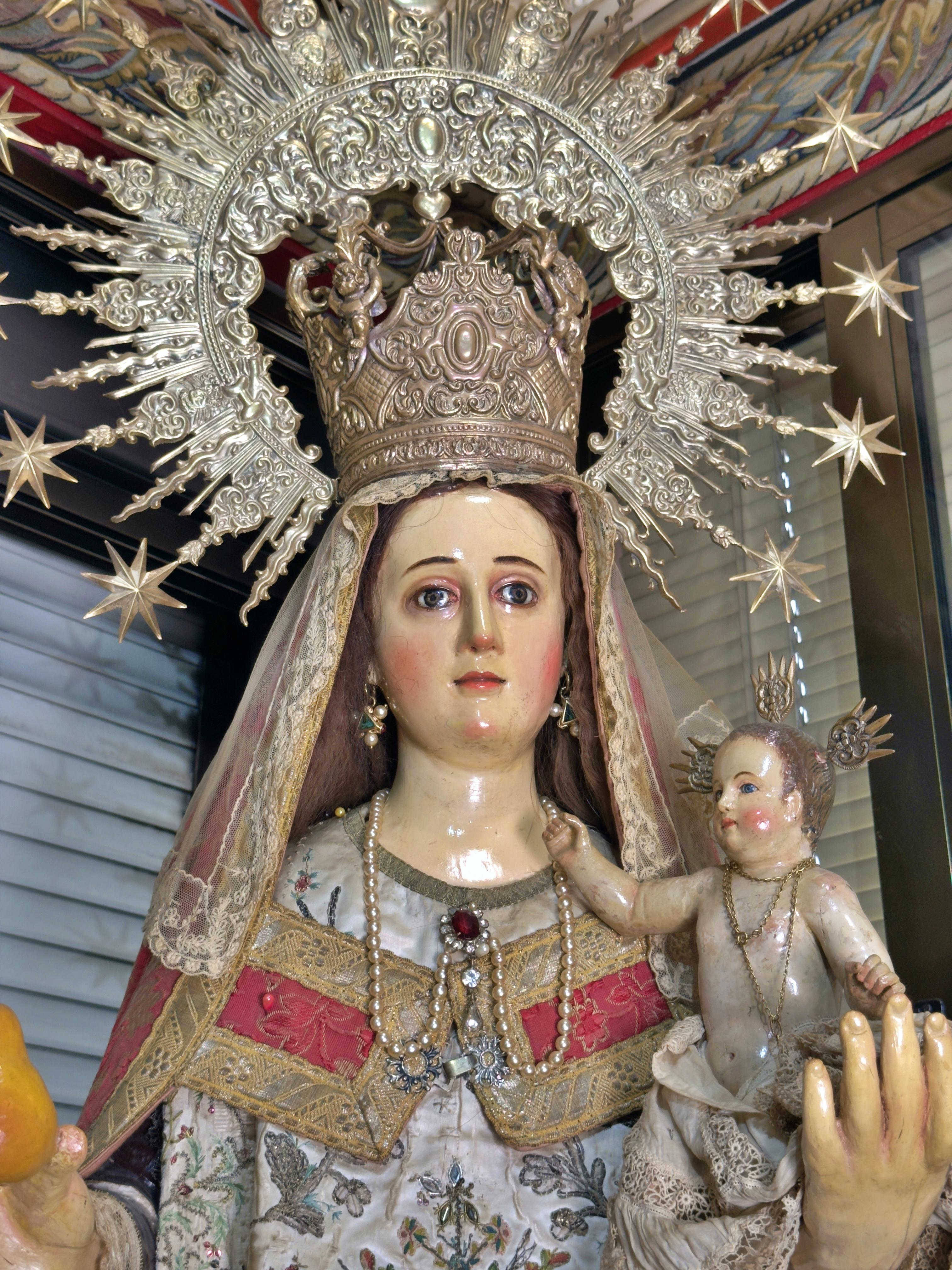 Espagnol Vierge à l'enfant du 17e siècle �à la robe et à la figure de plomb péruvienne en vente