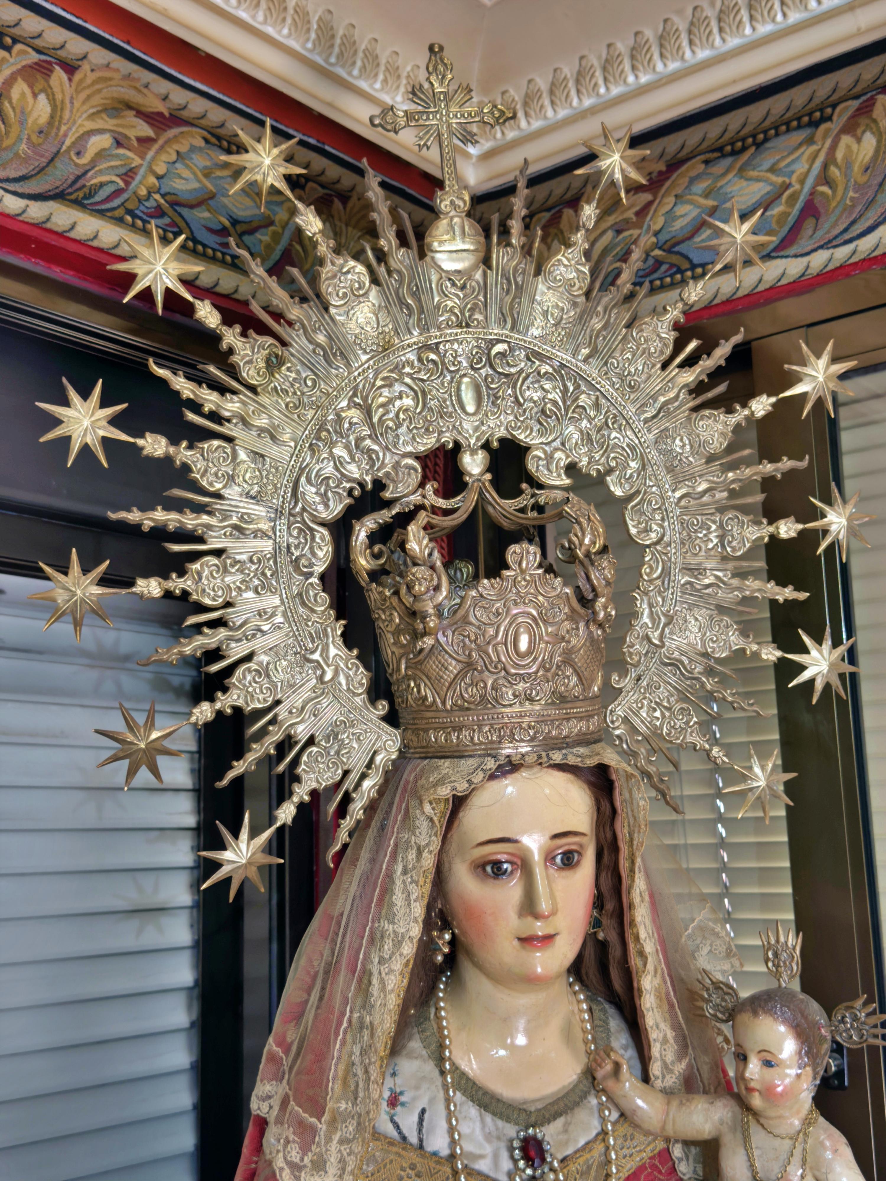 Fait main Vierge à l'enfant du 17e siècle à la robe et à la figure de plomb péruvienne en vente