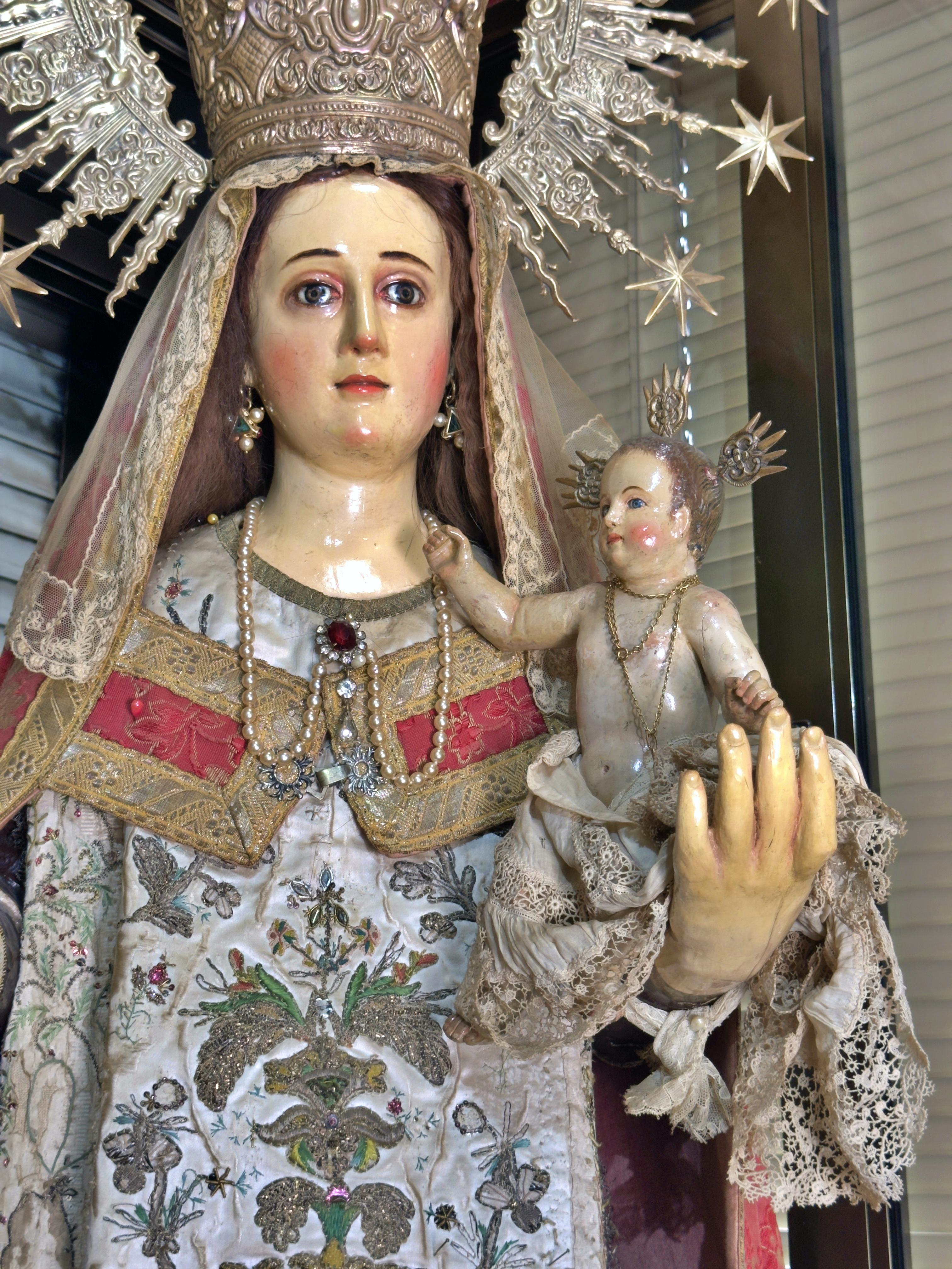Vierge à l'enfant du 17e siècle à la robe et à la figure de plomb péruvienne Bon état - En vente à Madrid, ES