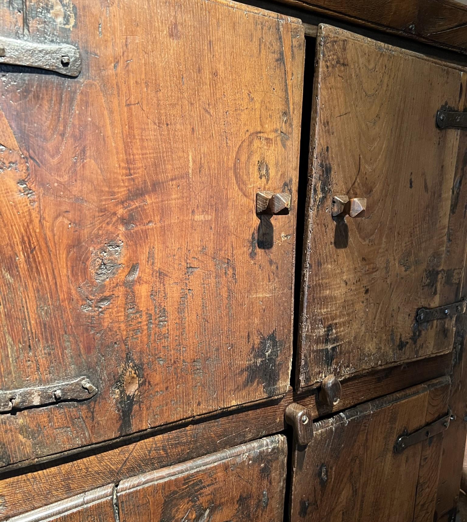 17th century wabi mountain cupboard In Good Condition In Vosselaar, BE