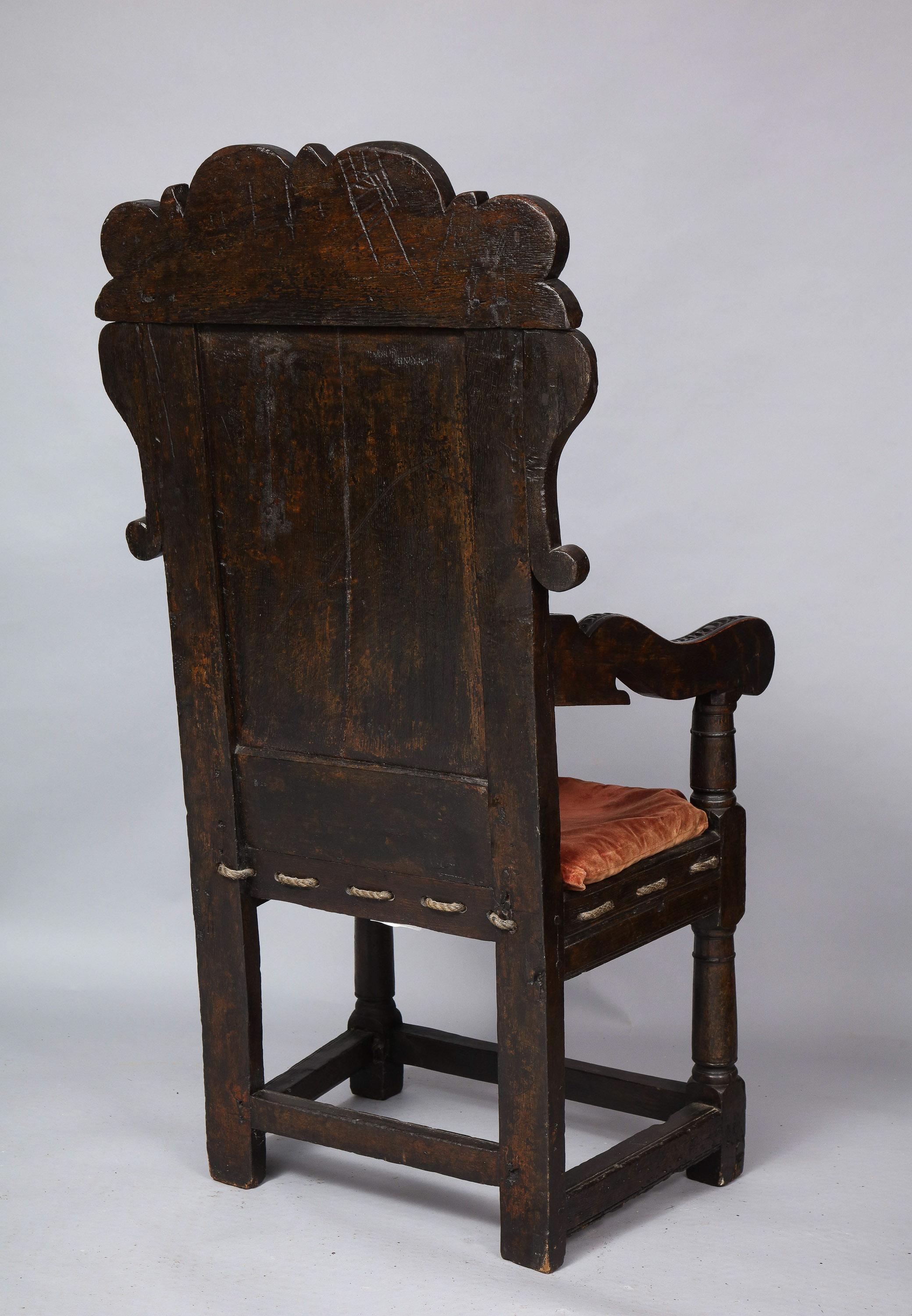 Chaise à lambris du 17e siècle en vente 6