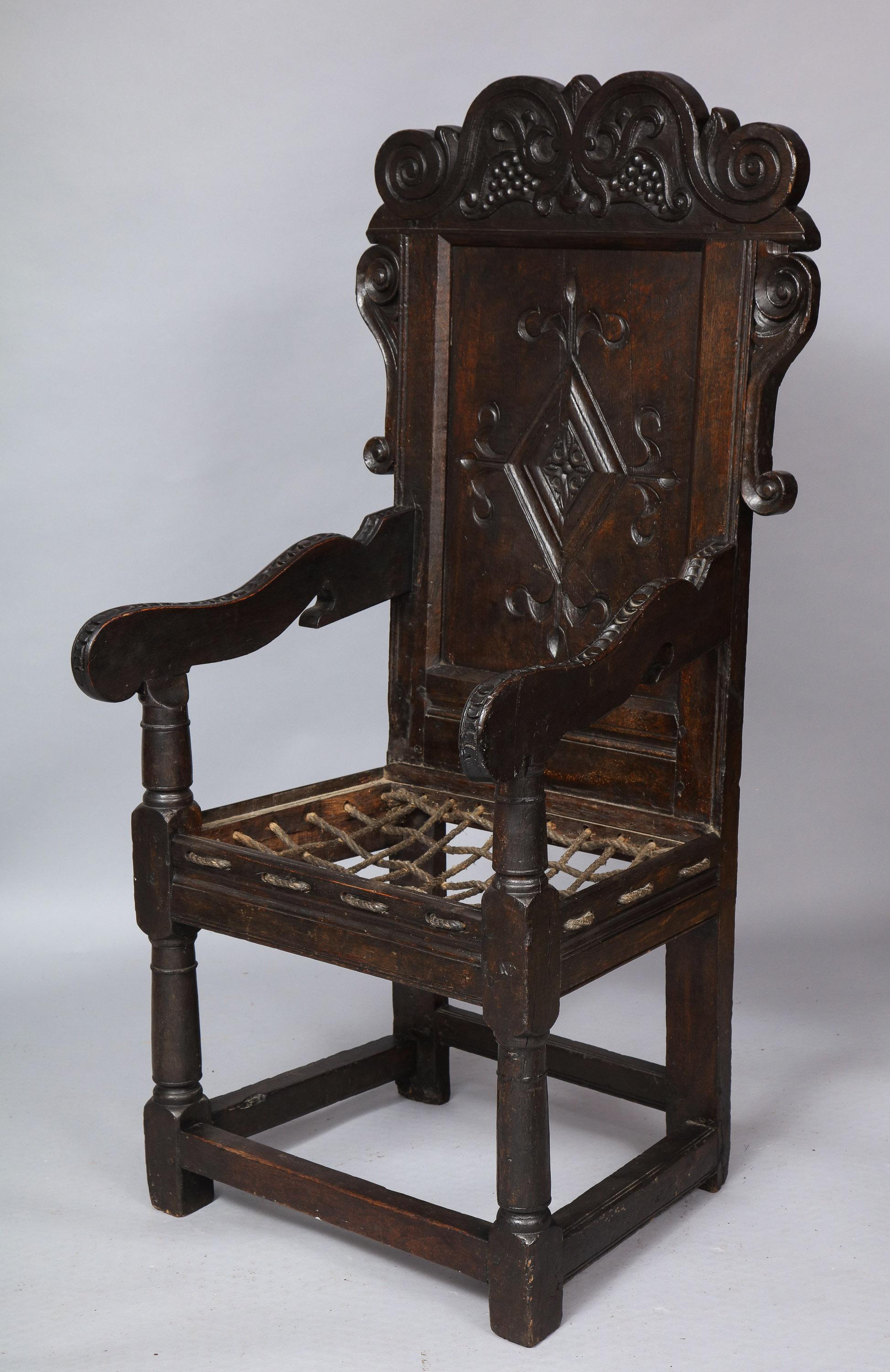 Chaise à lambris du 17e siècle en vente 7