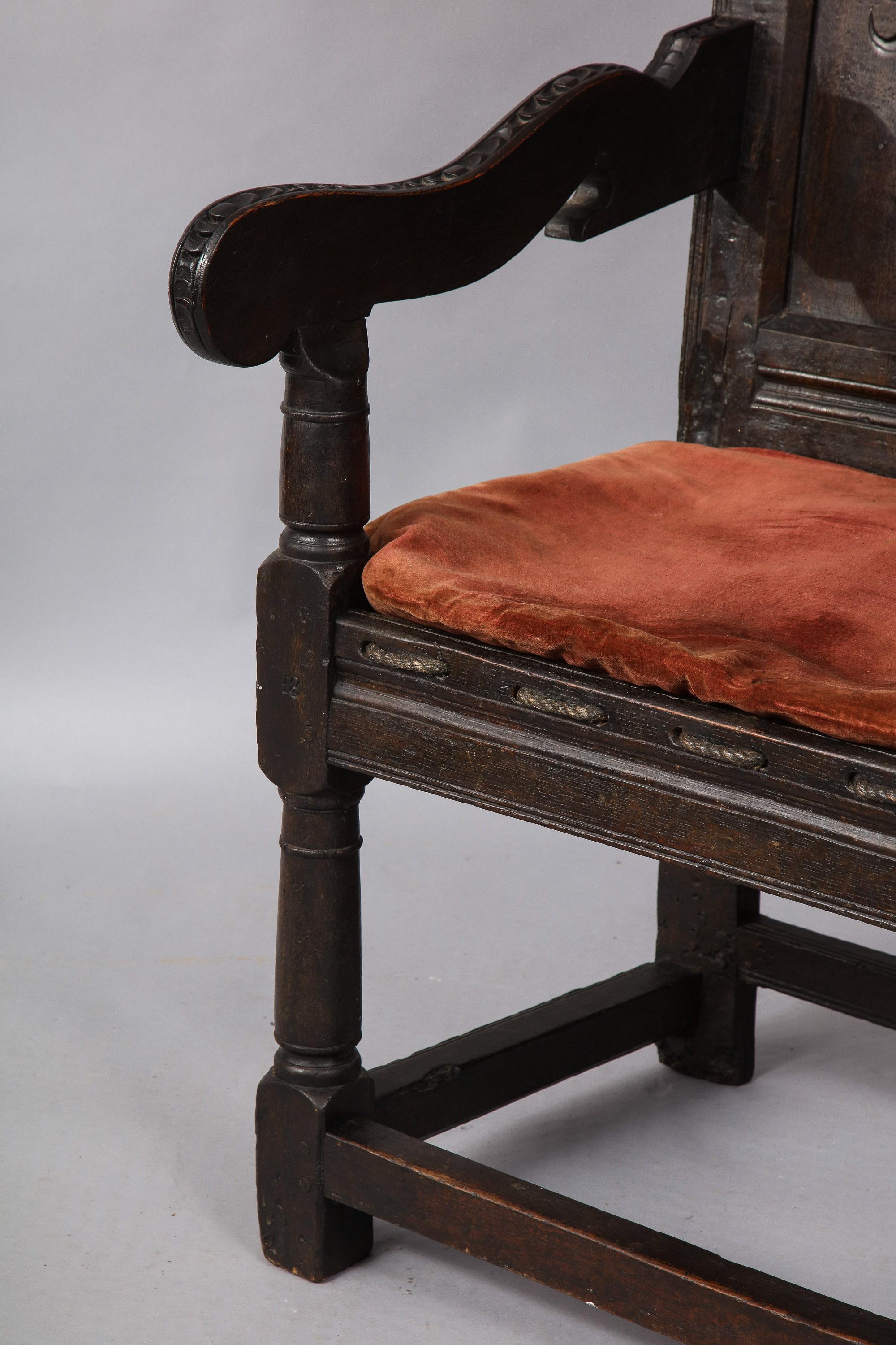 Chaise à lambris du 17e siècle en vente 2