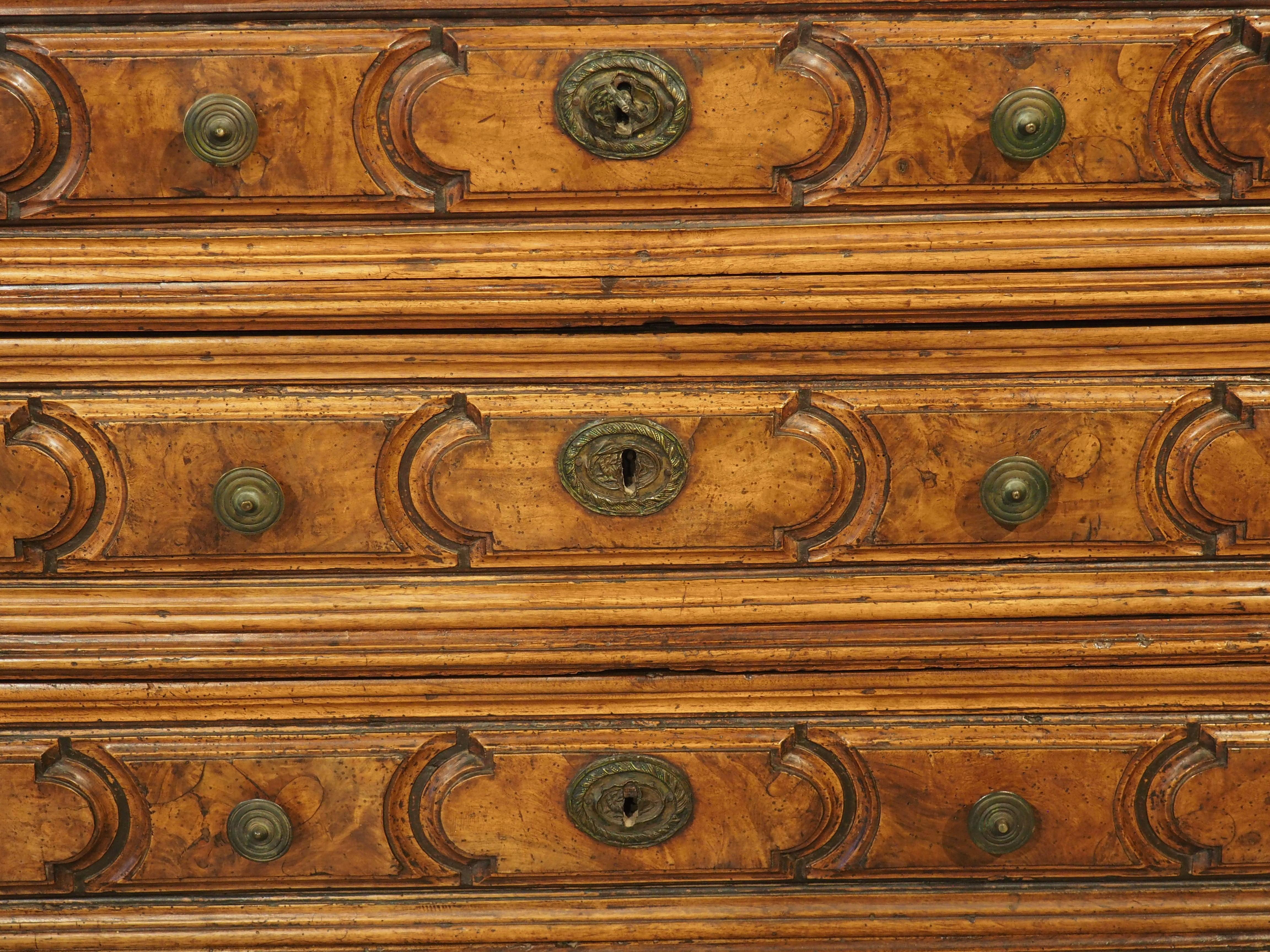 17th Century Walnut and Burl Walnut Commode from Tuscany, Italy 7