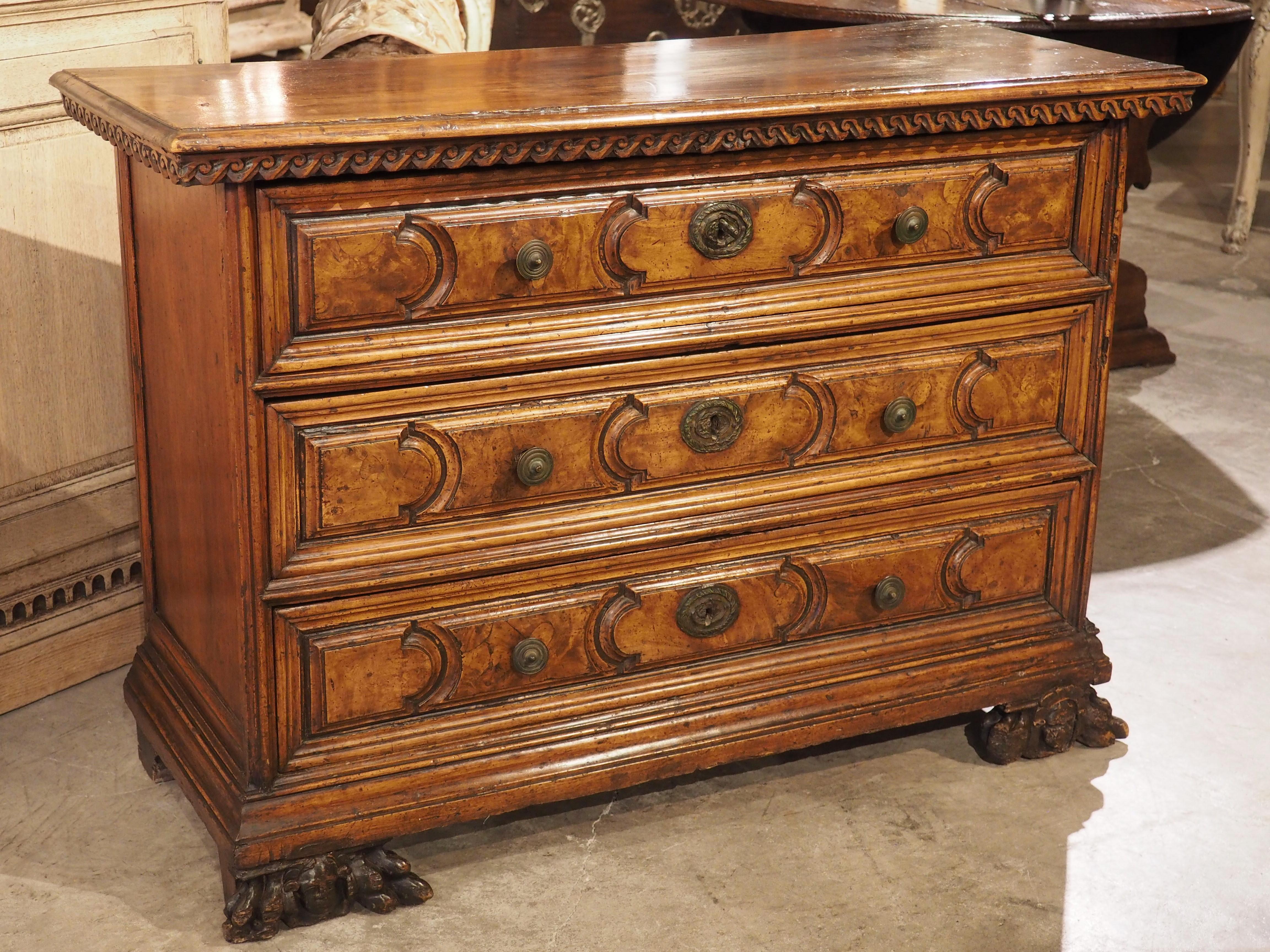 Italian 17th Century Walnut and Burl Walnut Commode from Tuscany, Italy