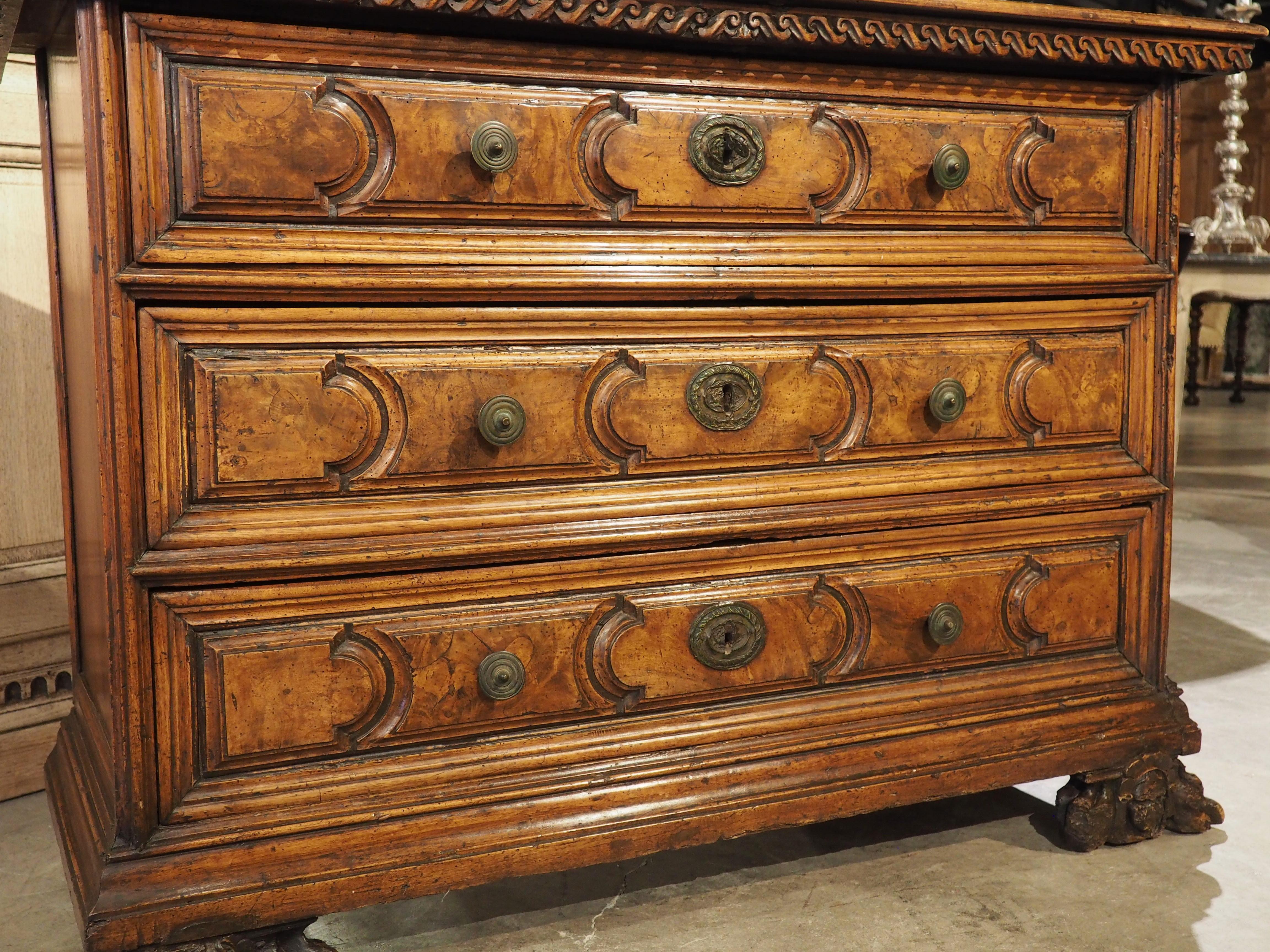 17th Century Walnut and Burl Walnut Commode from Tuscany, Italy In Good Condition In Dallas, TX