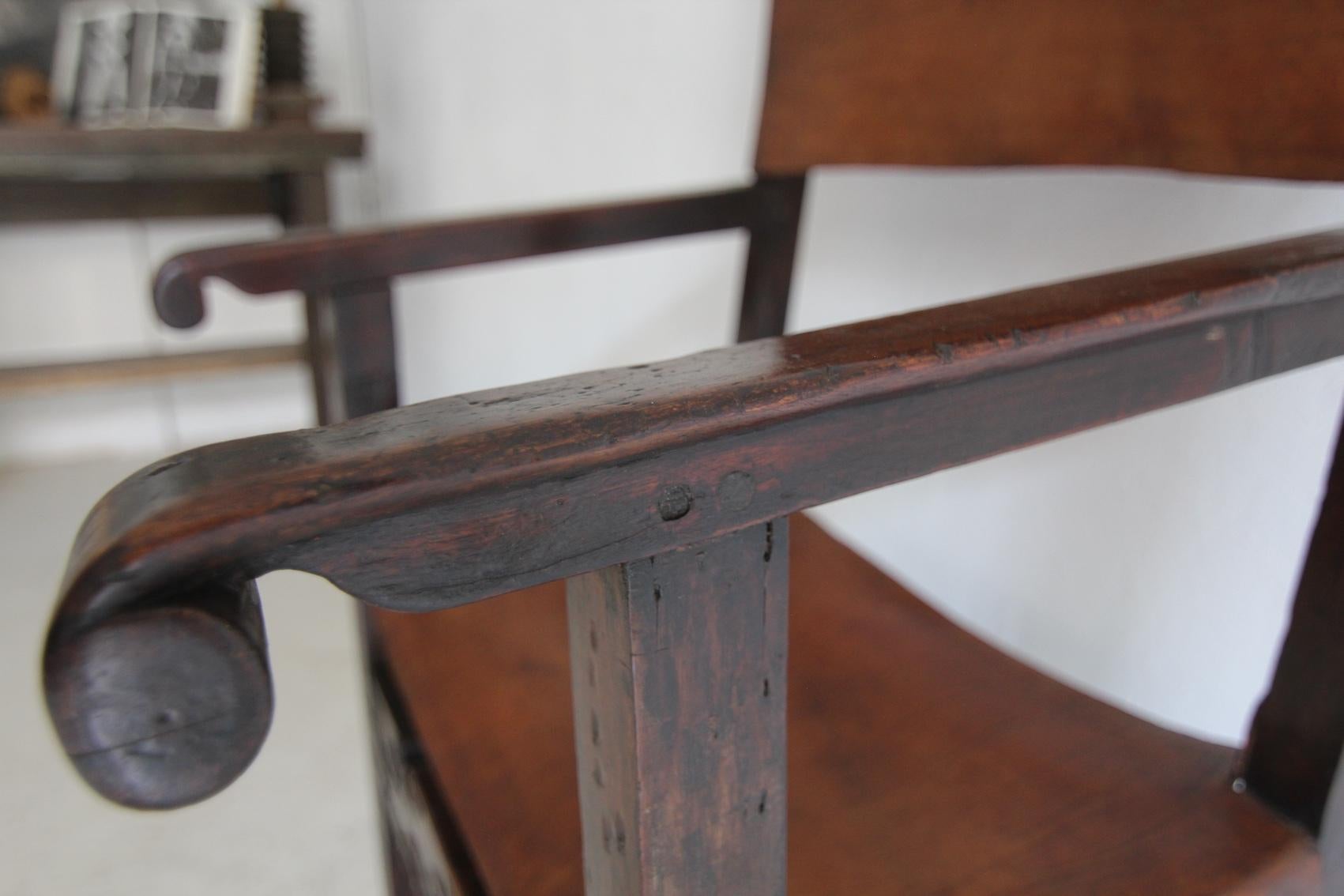 17th Century Walnut and Leather Armchair For Sale 5