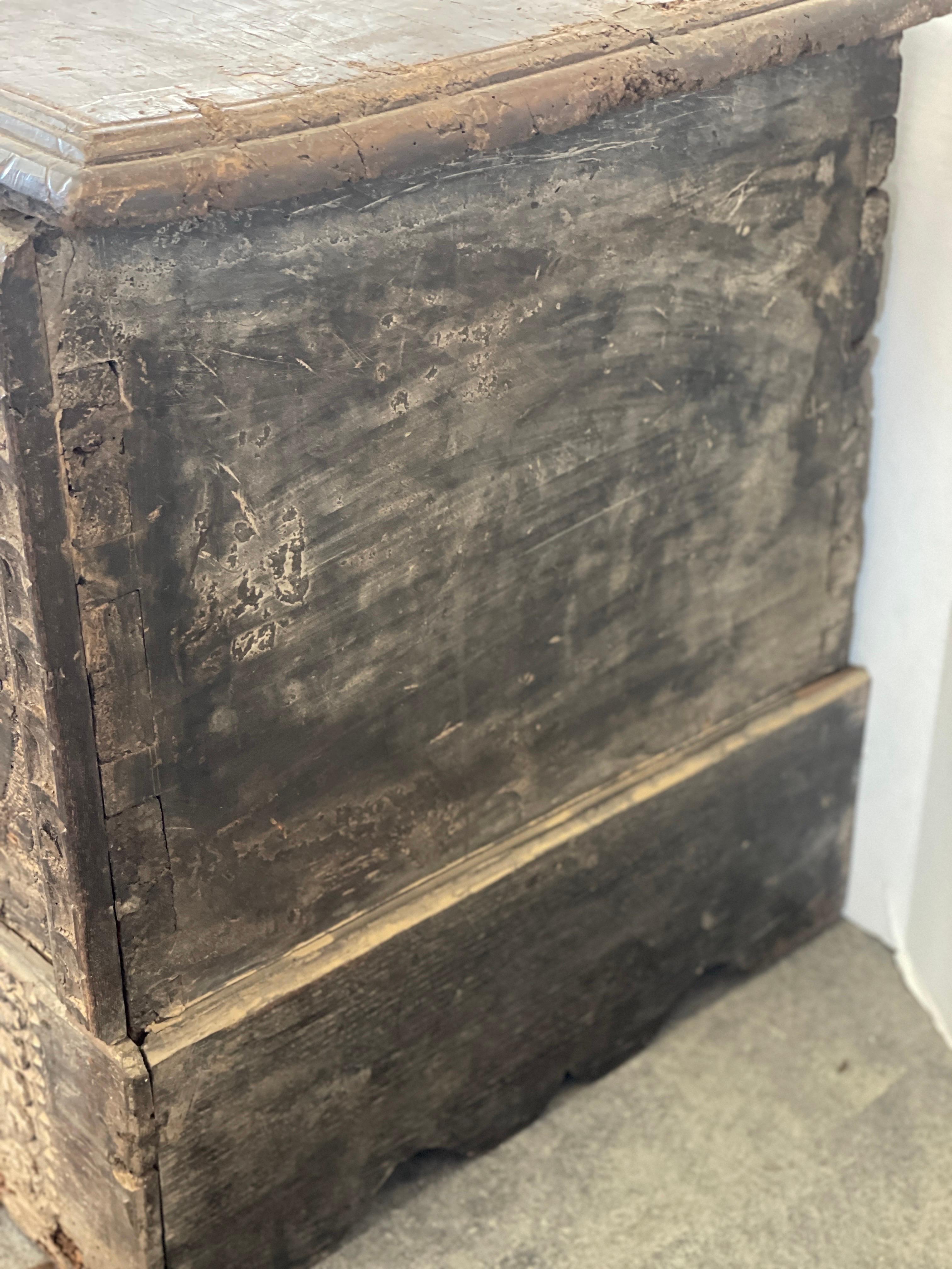 17th Century Walnut Carved Trunk From Spain For Sale 5