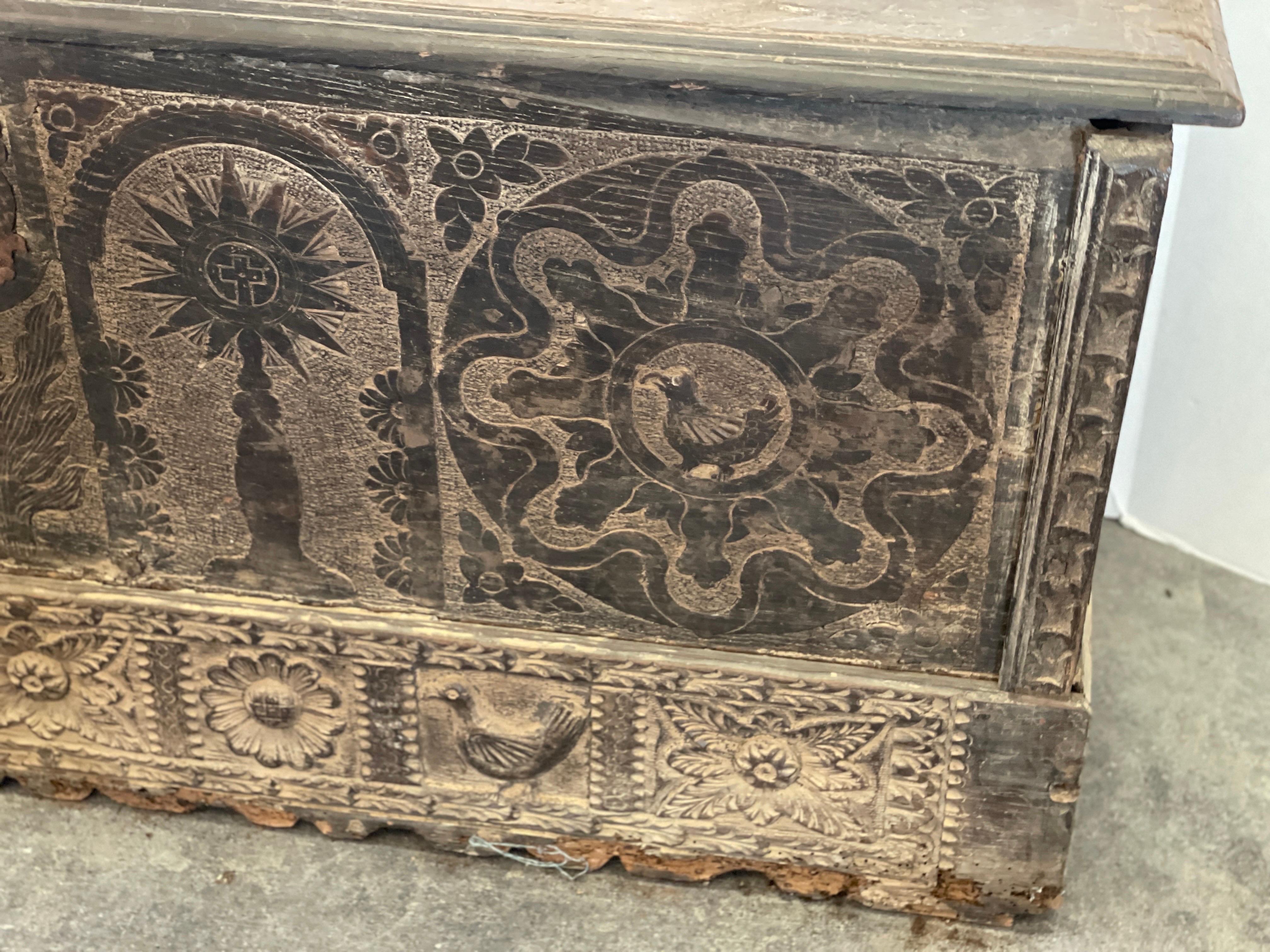 17th Century Walnut Carved Trunk From Spain For Sale 7