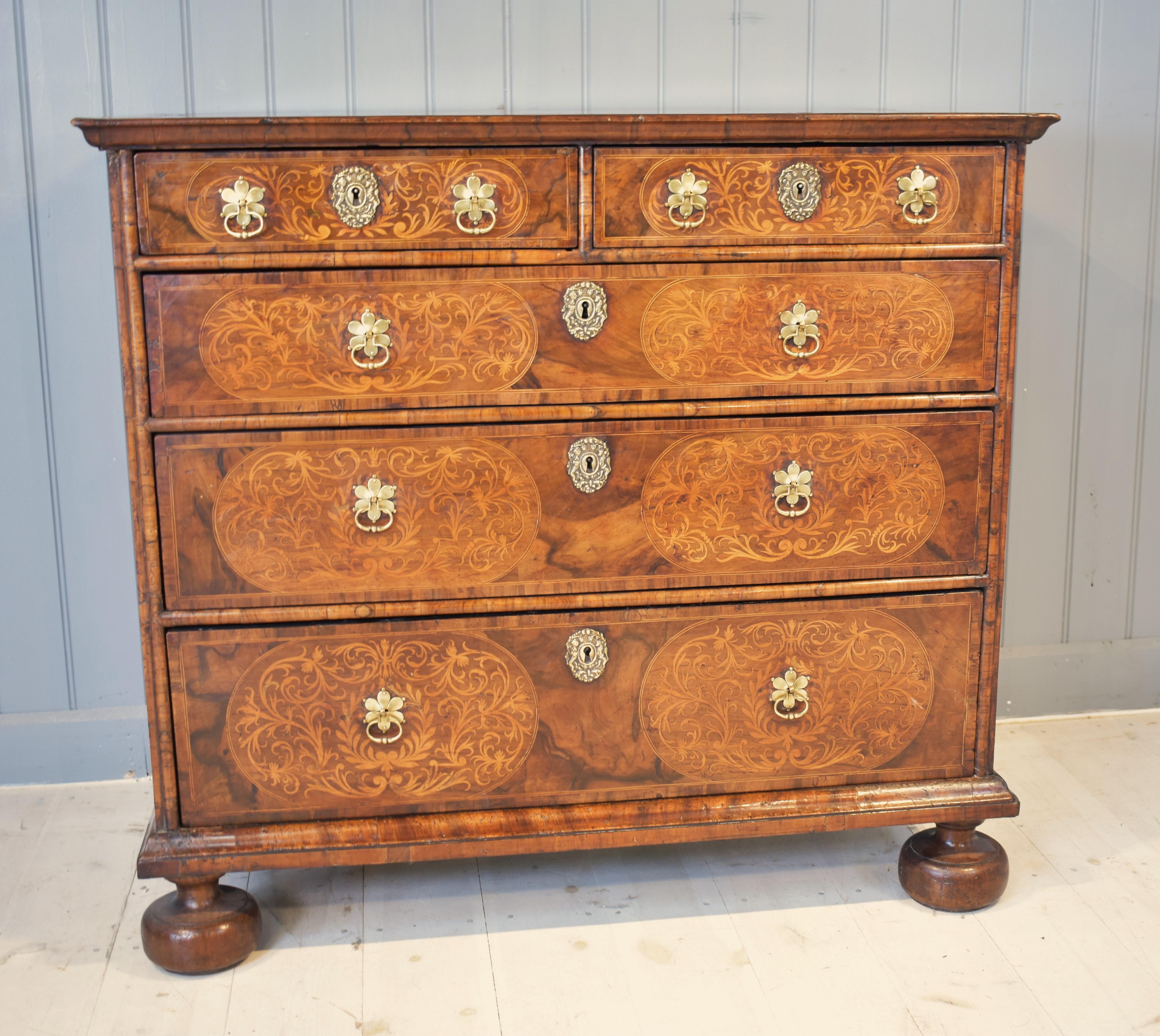 17th century walnut chest of drawers 4