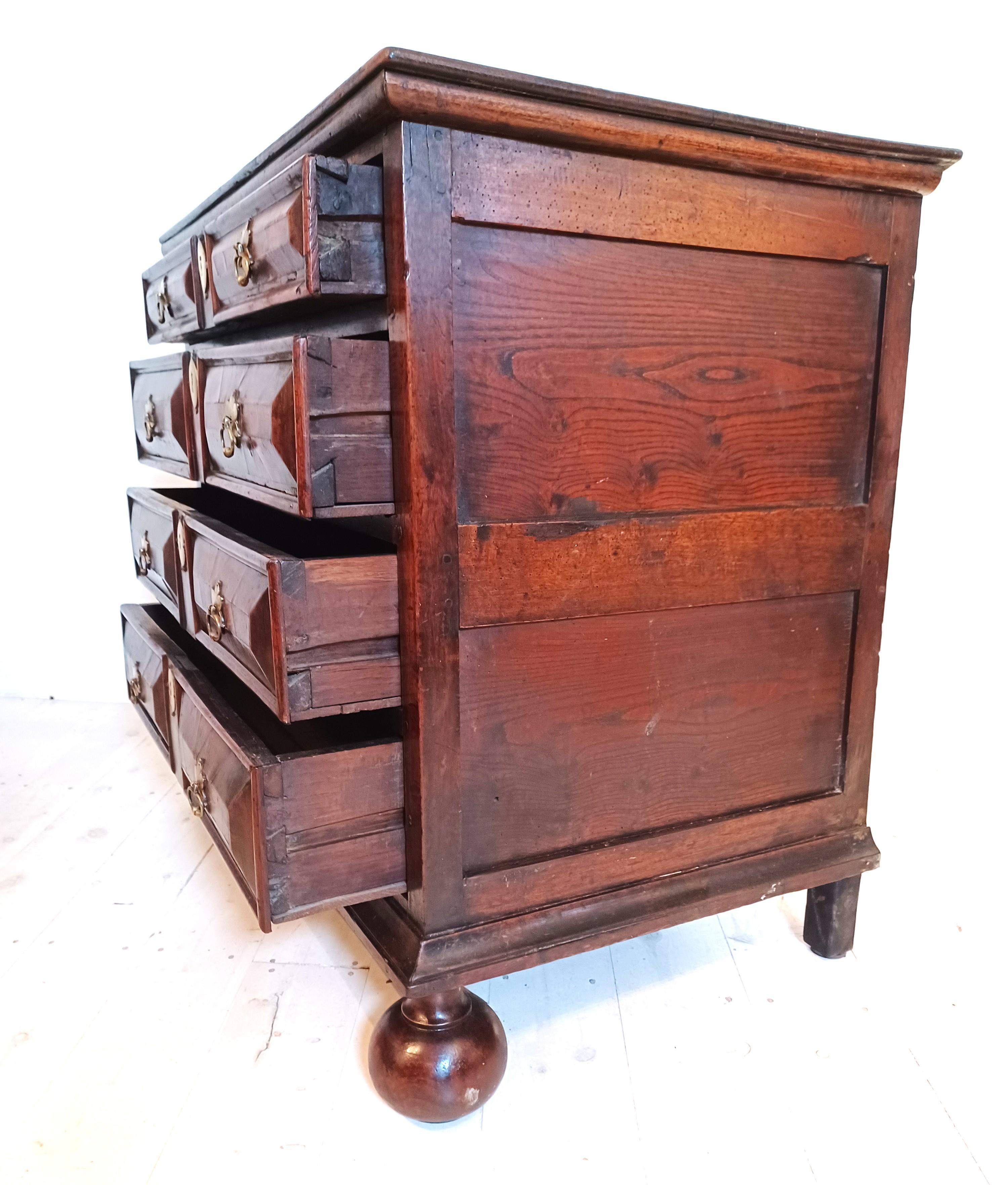 English 17th century walnut chest of drawers For Sale
