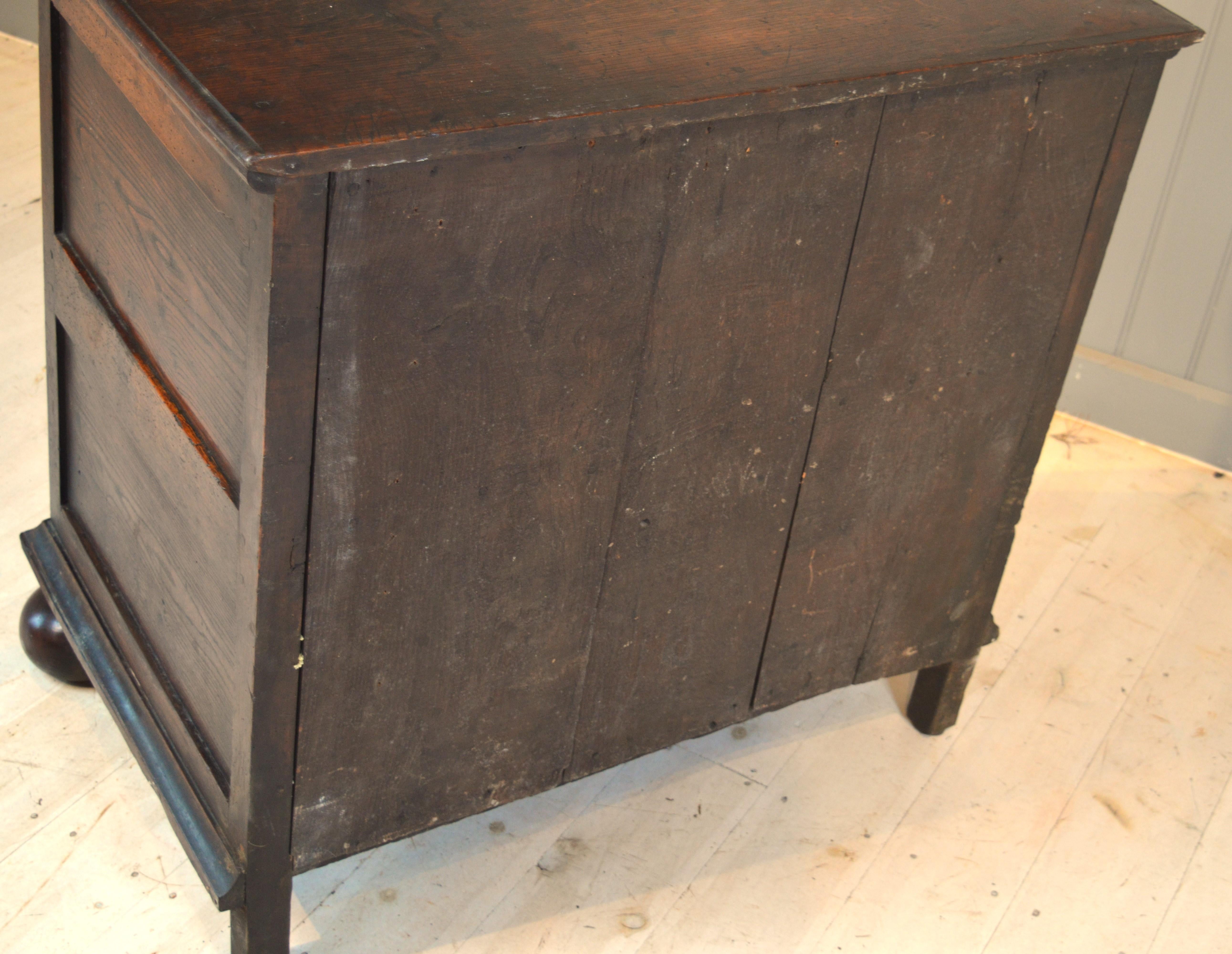 18th Century and Earlier 17th century walnut chest of drawers For Sale