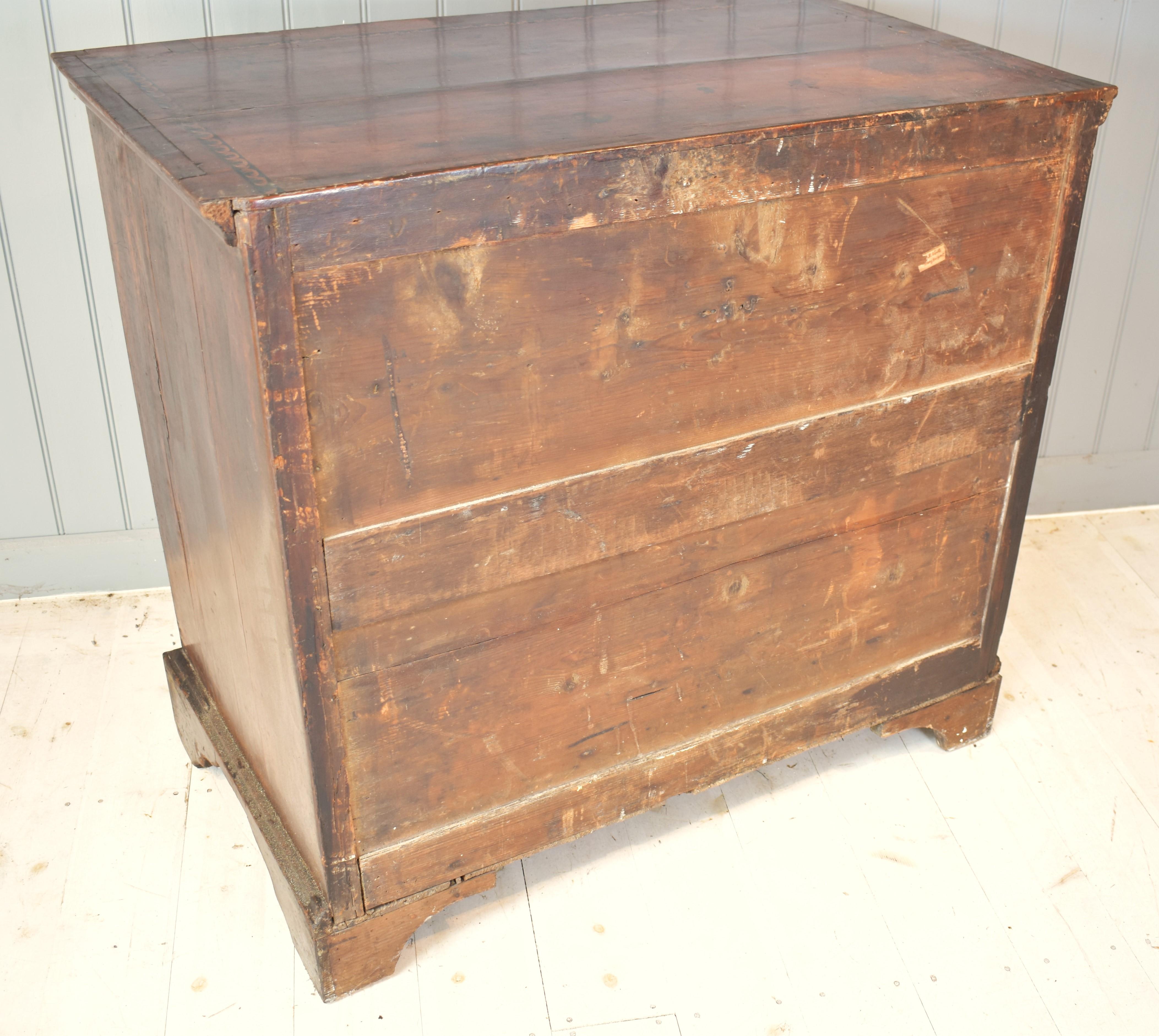 17th century walnut marquetry William and Mary  chest of drawers For Sale 3