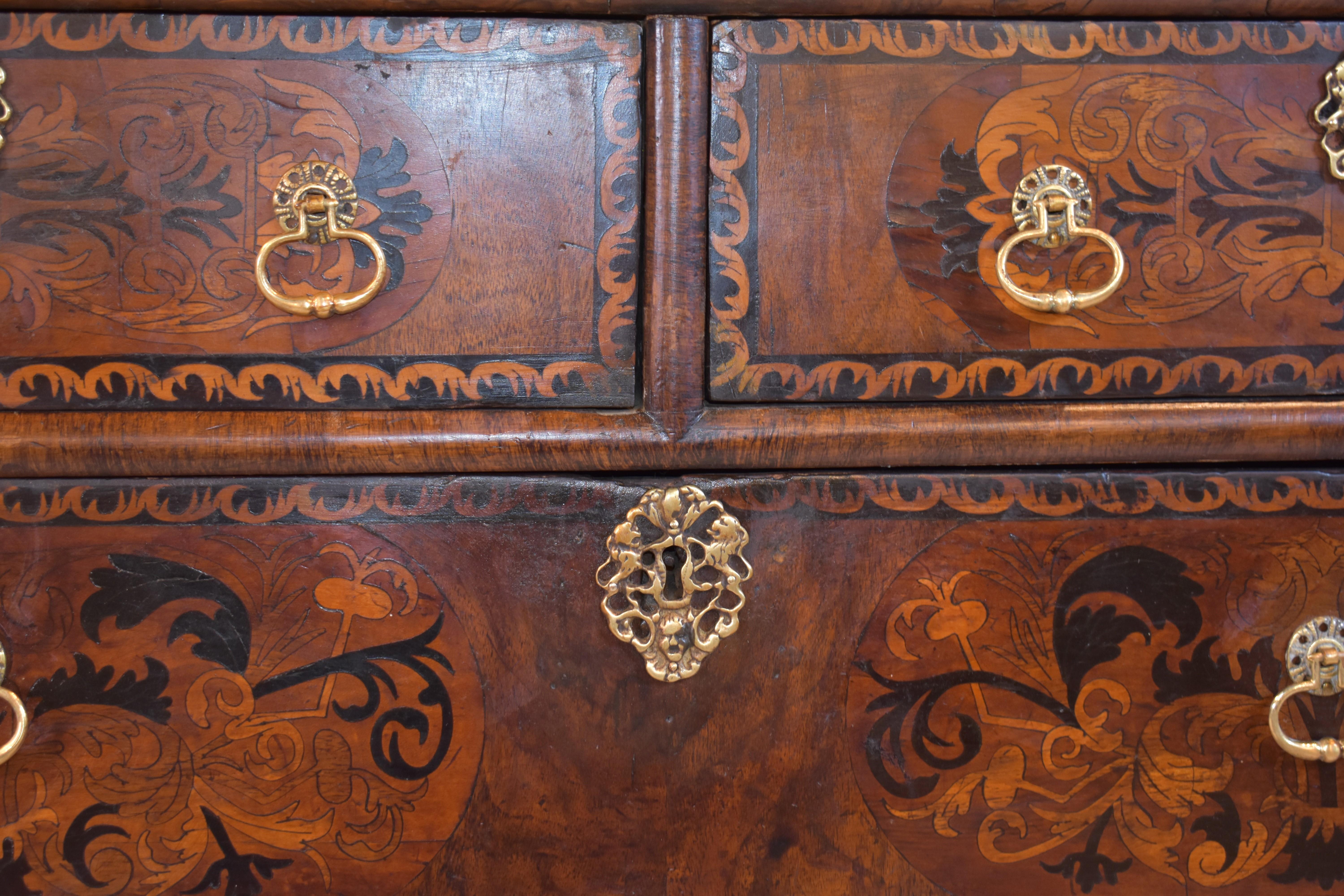 17th century walnut marquetry William and Mary  chest of drawers For Sale 8