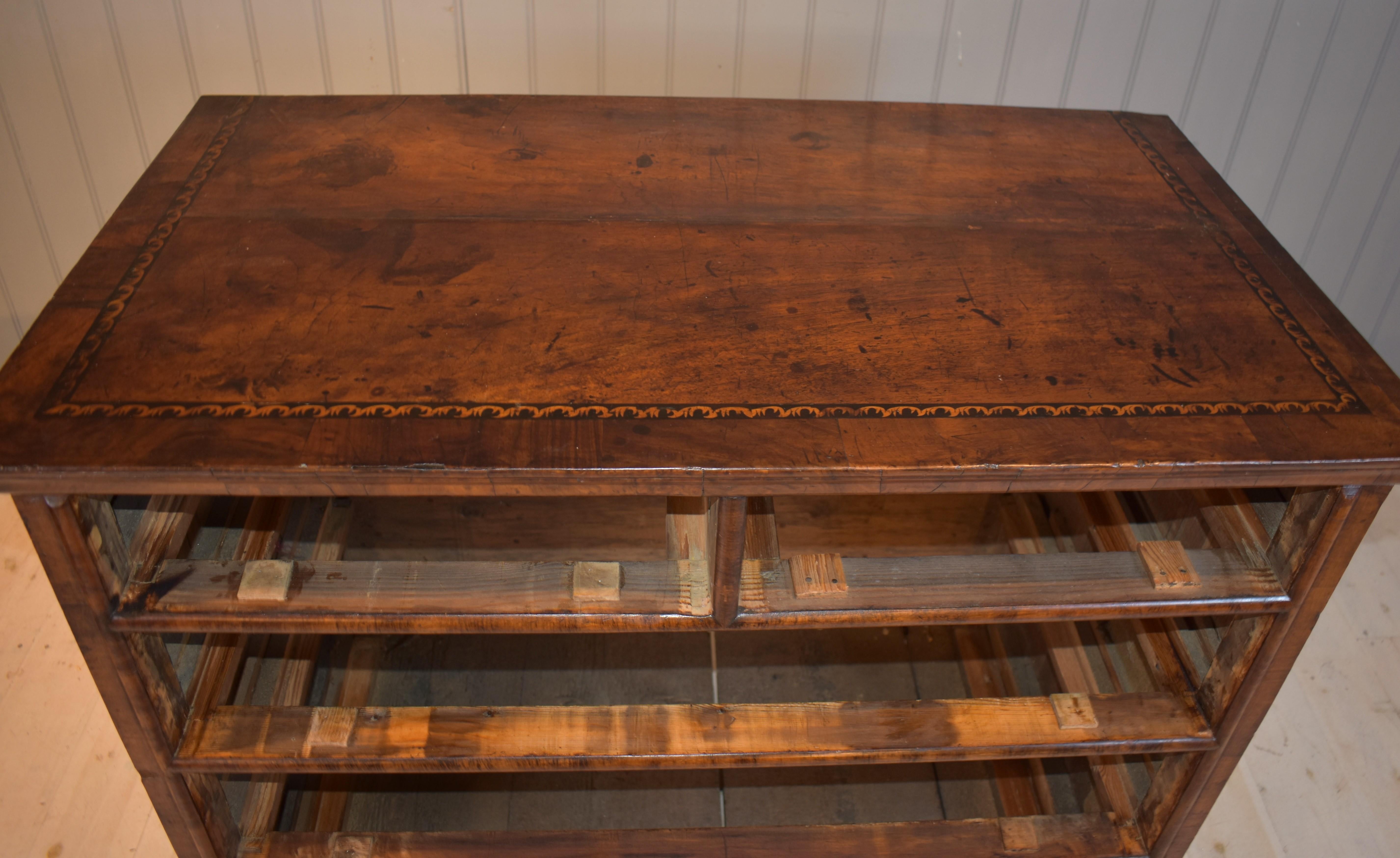 17th century walnut marquetry William and Mary  chest of drawers For Sale 11
