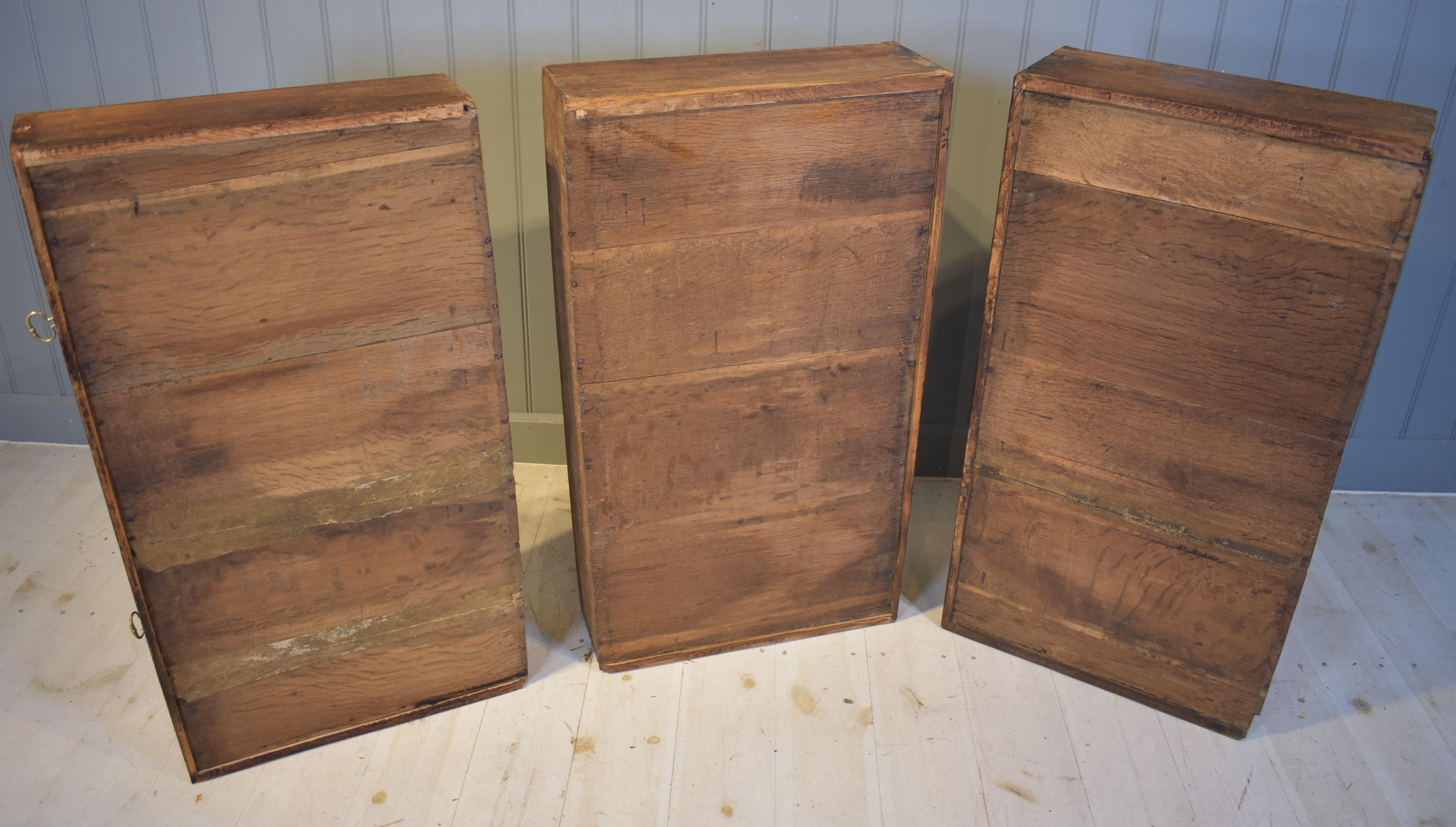17th century walnut marquetry William and Mary  chest of drawers For Sale 12