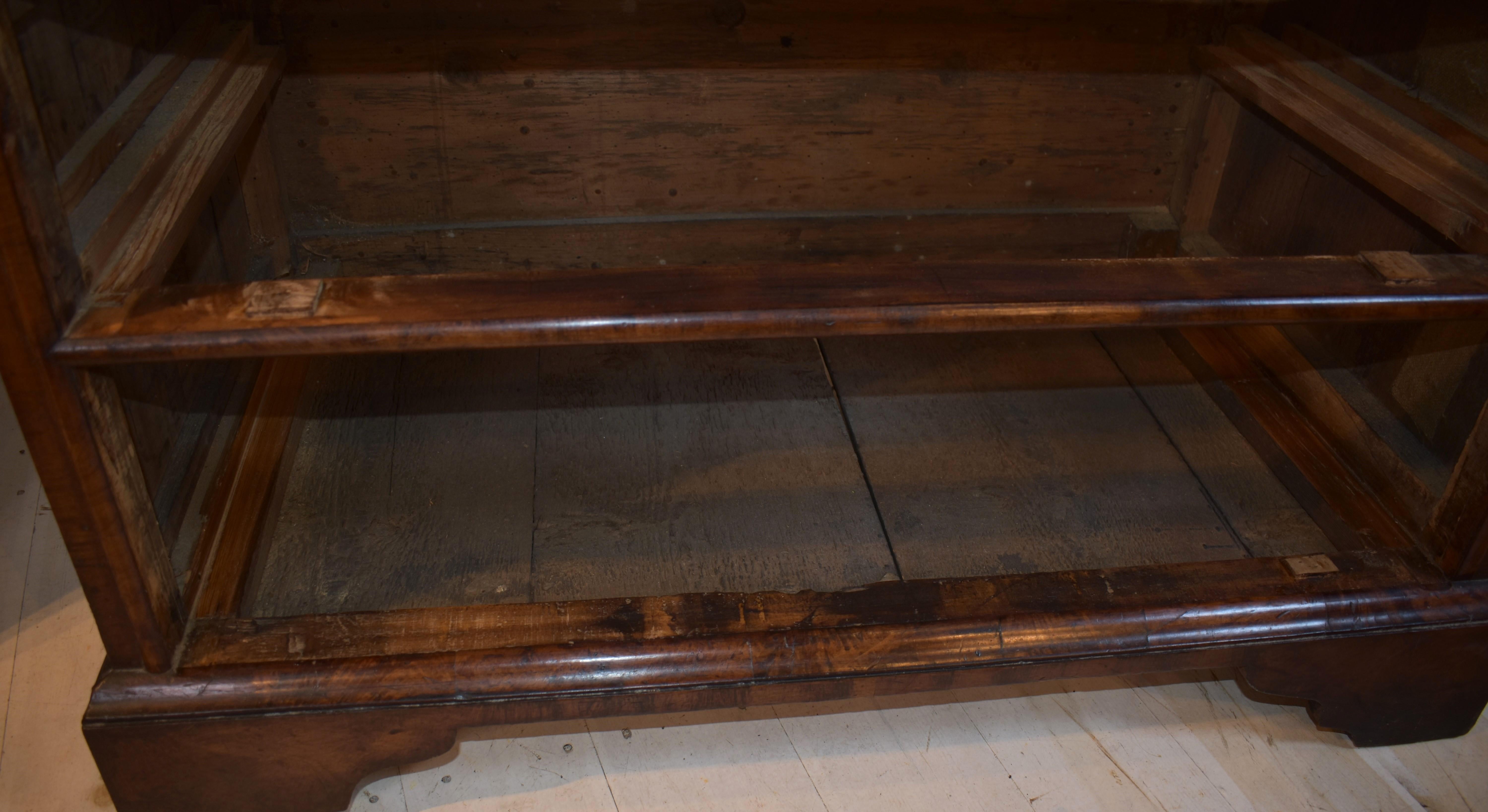 17th century walnut marquetry William and Mary  chest of drawers For Sale 13