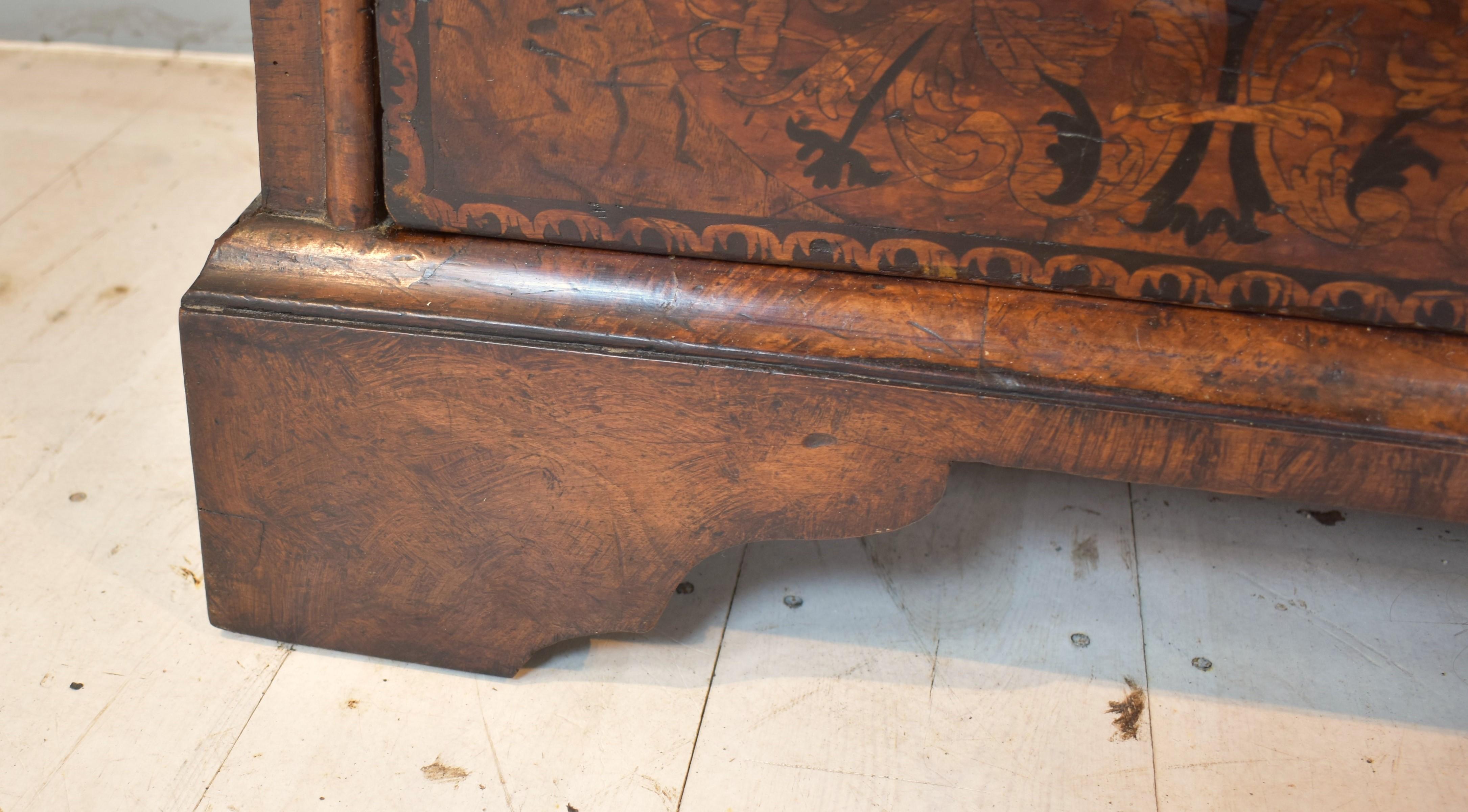 17th century walnut marquetry William and Mary  chest of drawers For Sale 1