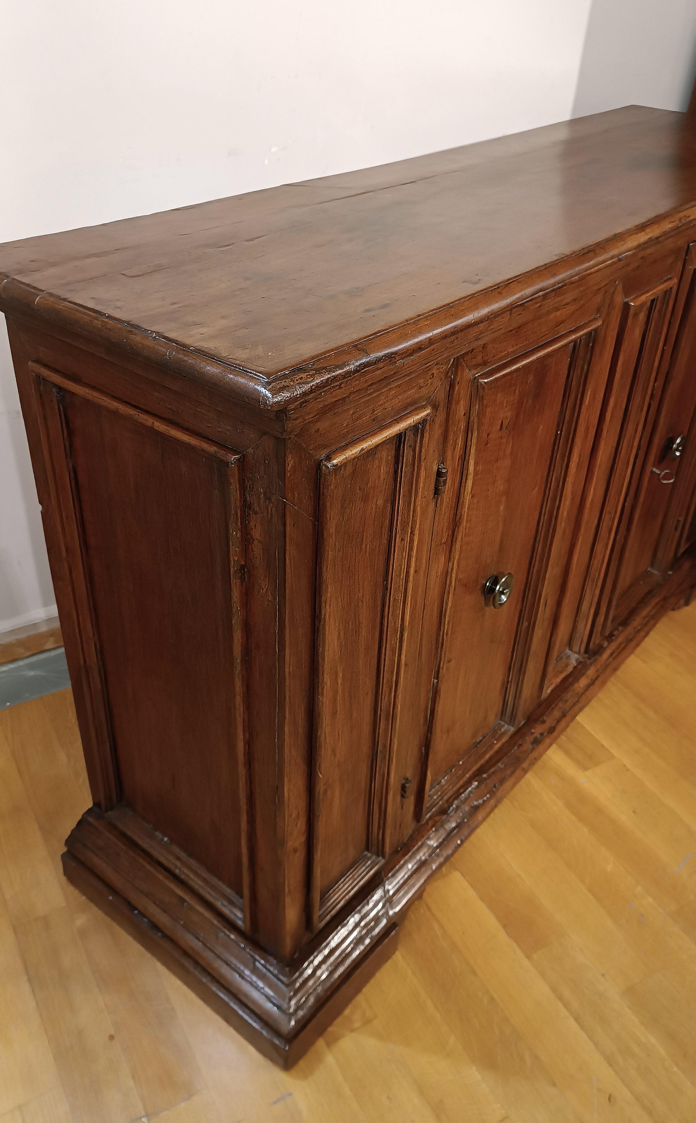 17th CENTURY WALNUT SIDEBOARD For Sale 4