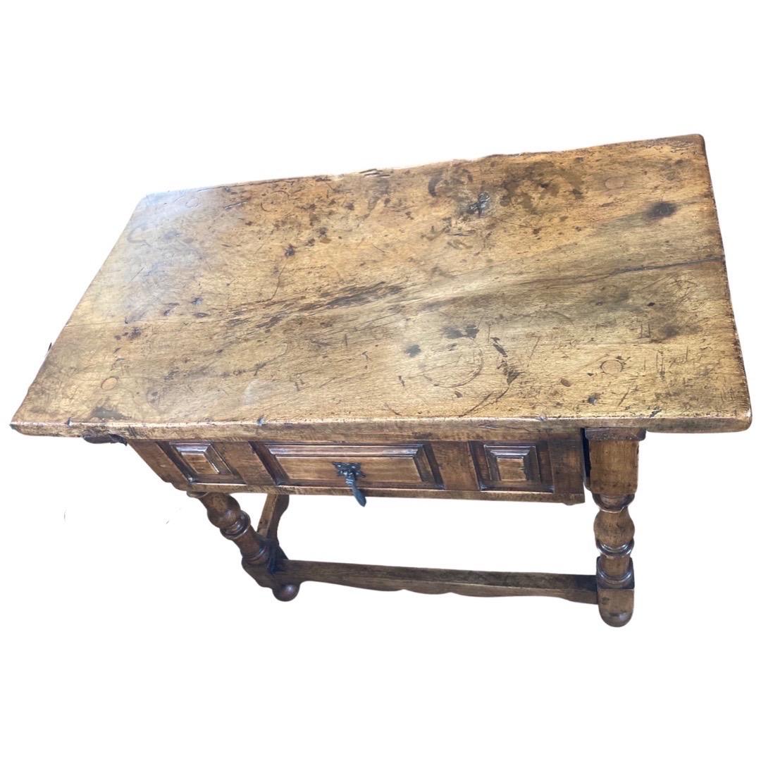 17th Century Walnut Spanish Side Table / End Table In Good Condition In Carmine, TX