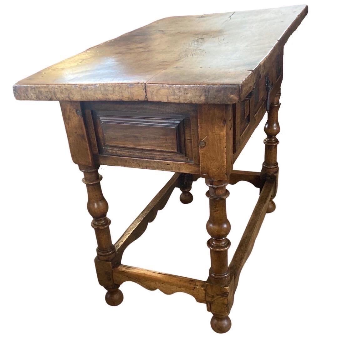 17th Century Walnut Spanish Side Table / End Table 1