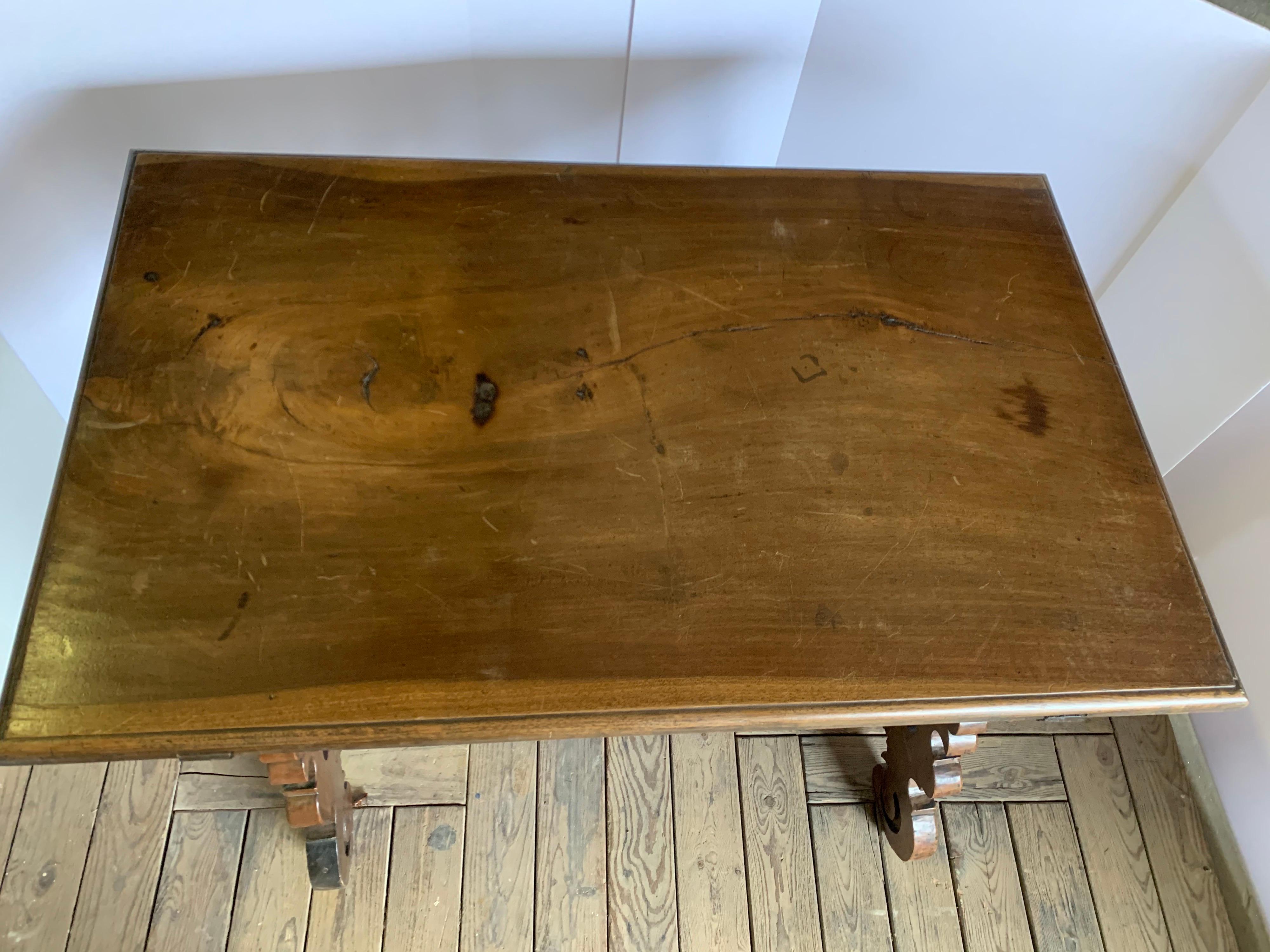 17th Century Walnut Table from Umbria, Italy In Good Condition In Houston, TX