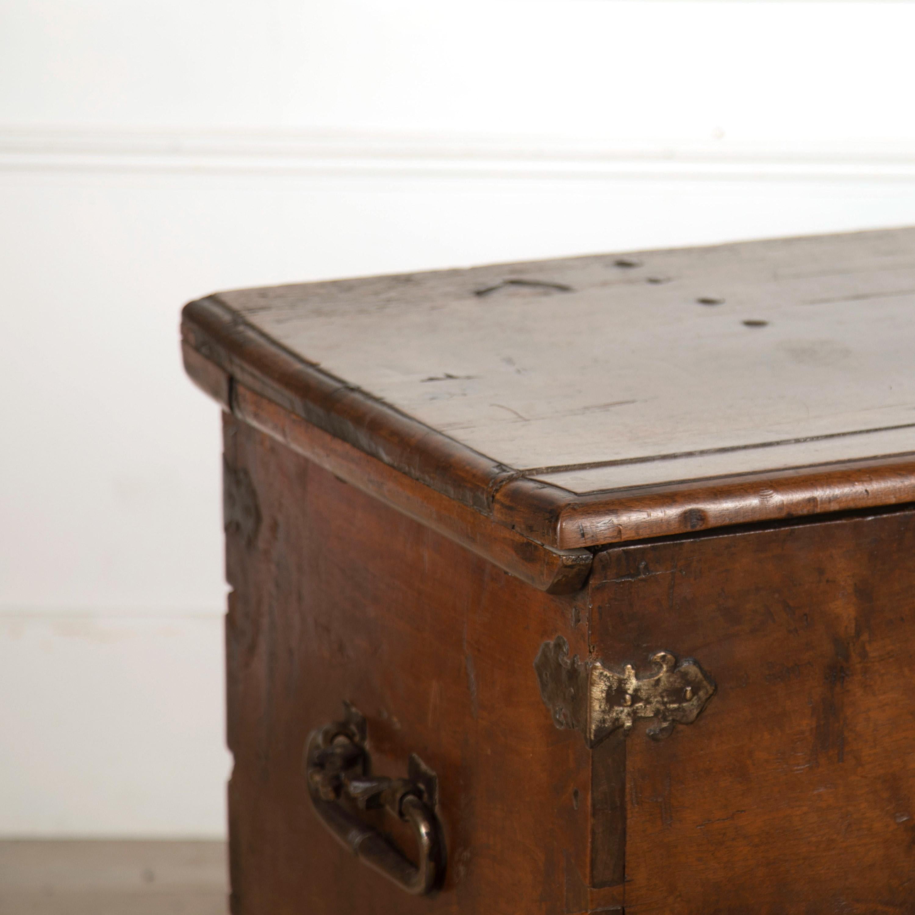 17th Century Walnut Trunk In Good Condition In Gloucestershire, GB