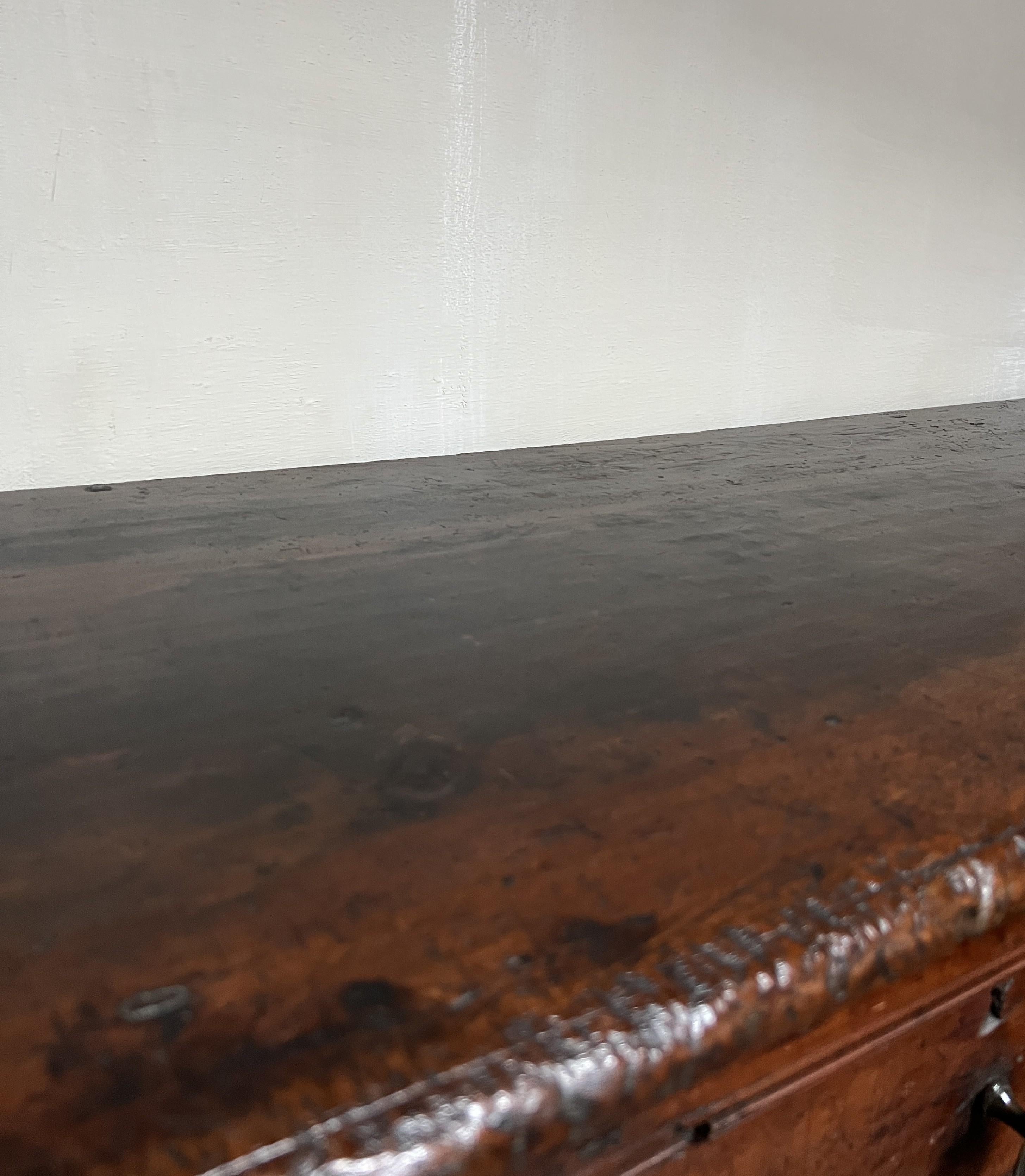 Buffet toscano in noce del XVII secolo in vendita 13
