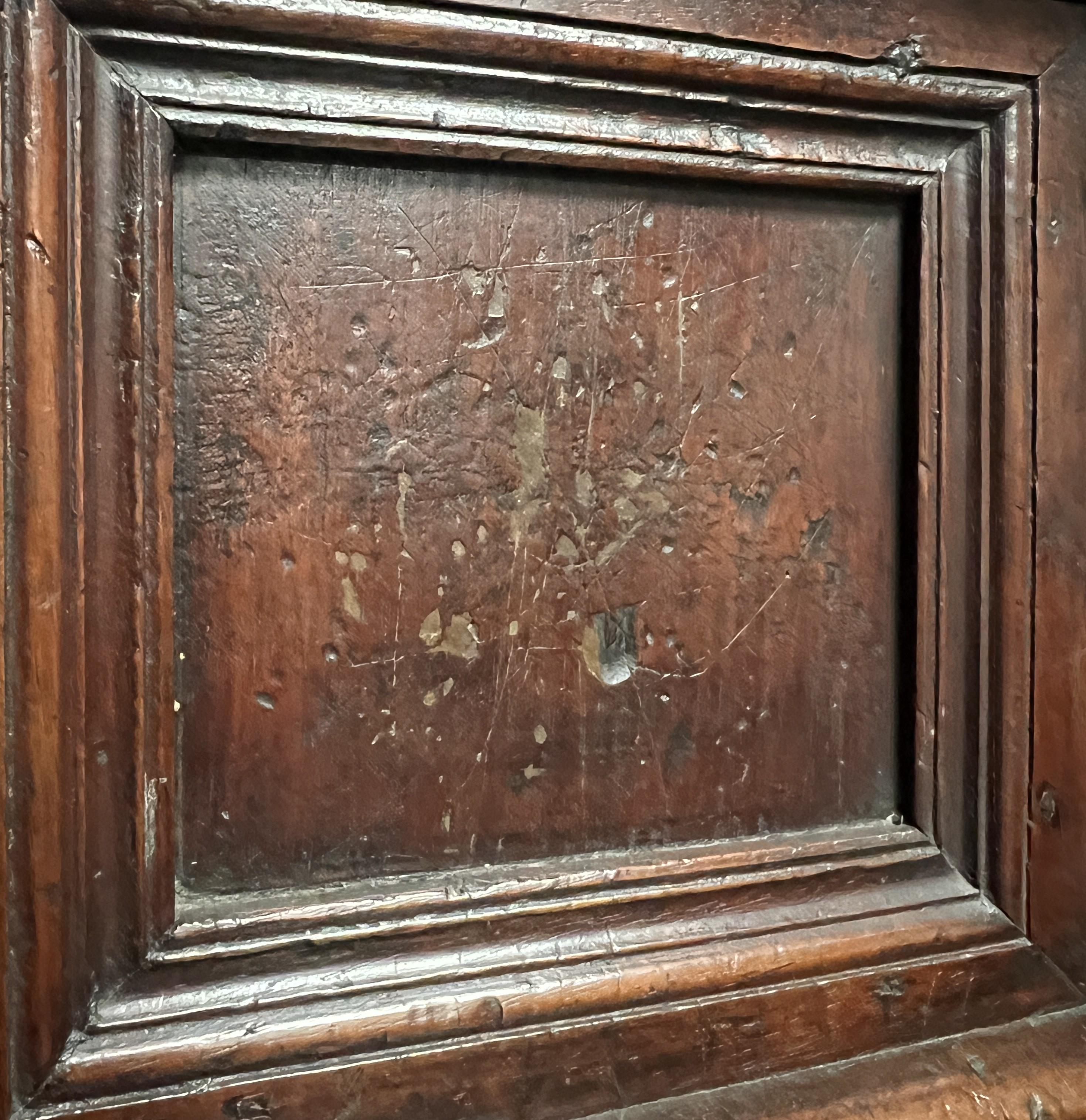 Buffet toscano in noce del XVII secolo in vendita 1