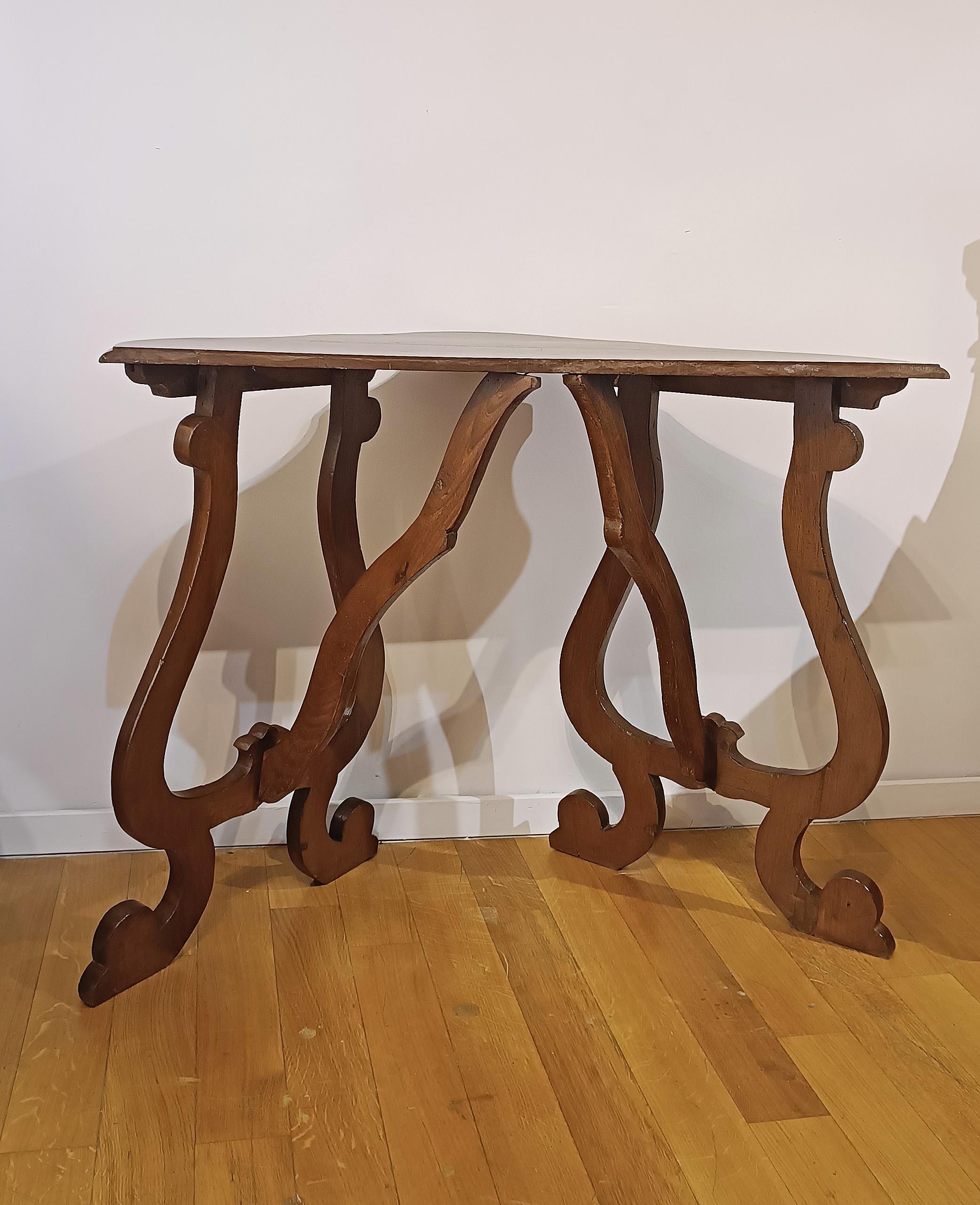 Italian 17th CENTURY WALNUT WALL CONSOLLE in vendita