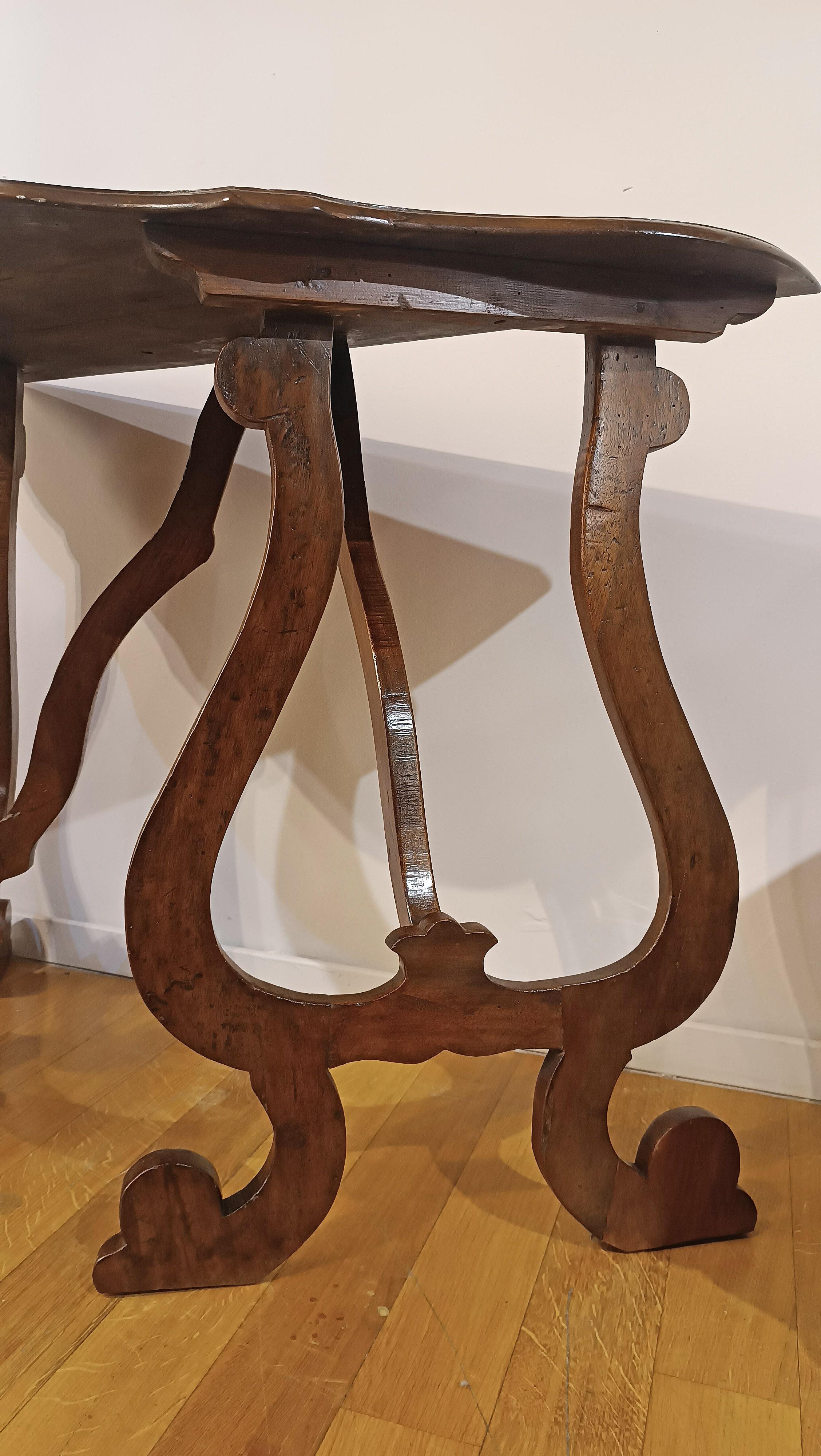 17th CENTURY WALNUT WALL CONSOLLE In condizioni buone in vendita a Firenze, FI
