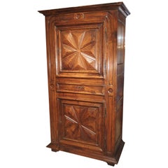 17th Century Walnut Wood Homme Debout Cabinet from France