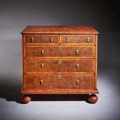 17th Century William and Mary Blond Olive Oyster Chest of drawers, Circa 1690.