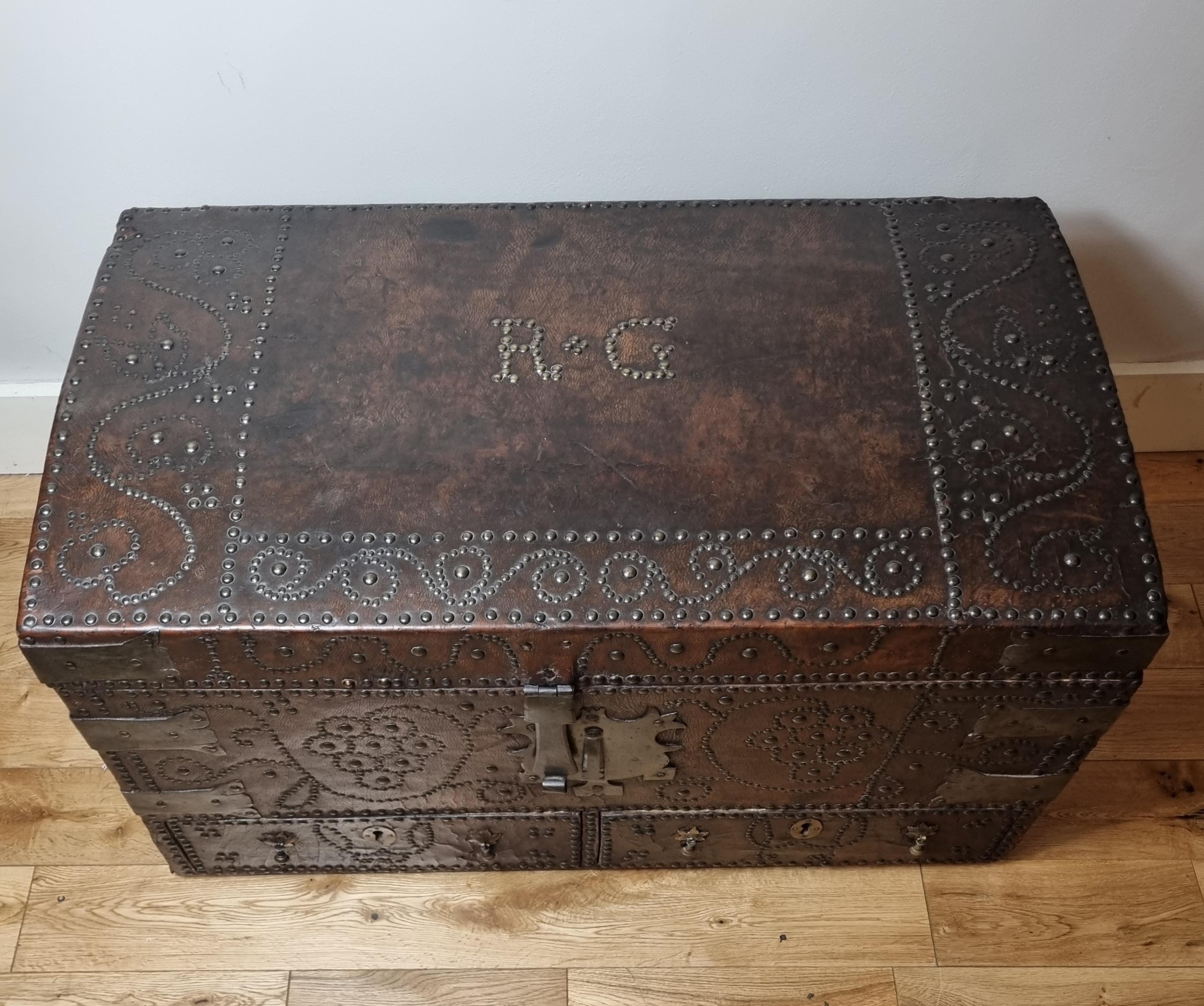17th Century William and Mary Brass Studded Leather Chest In Good Condition For Sale In Hoddesdon, GB