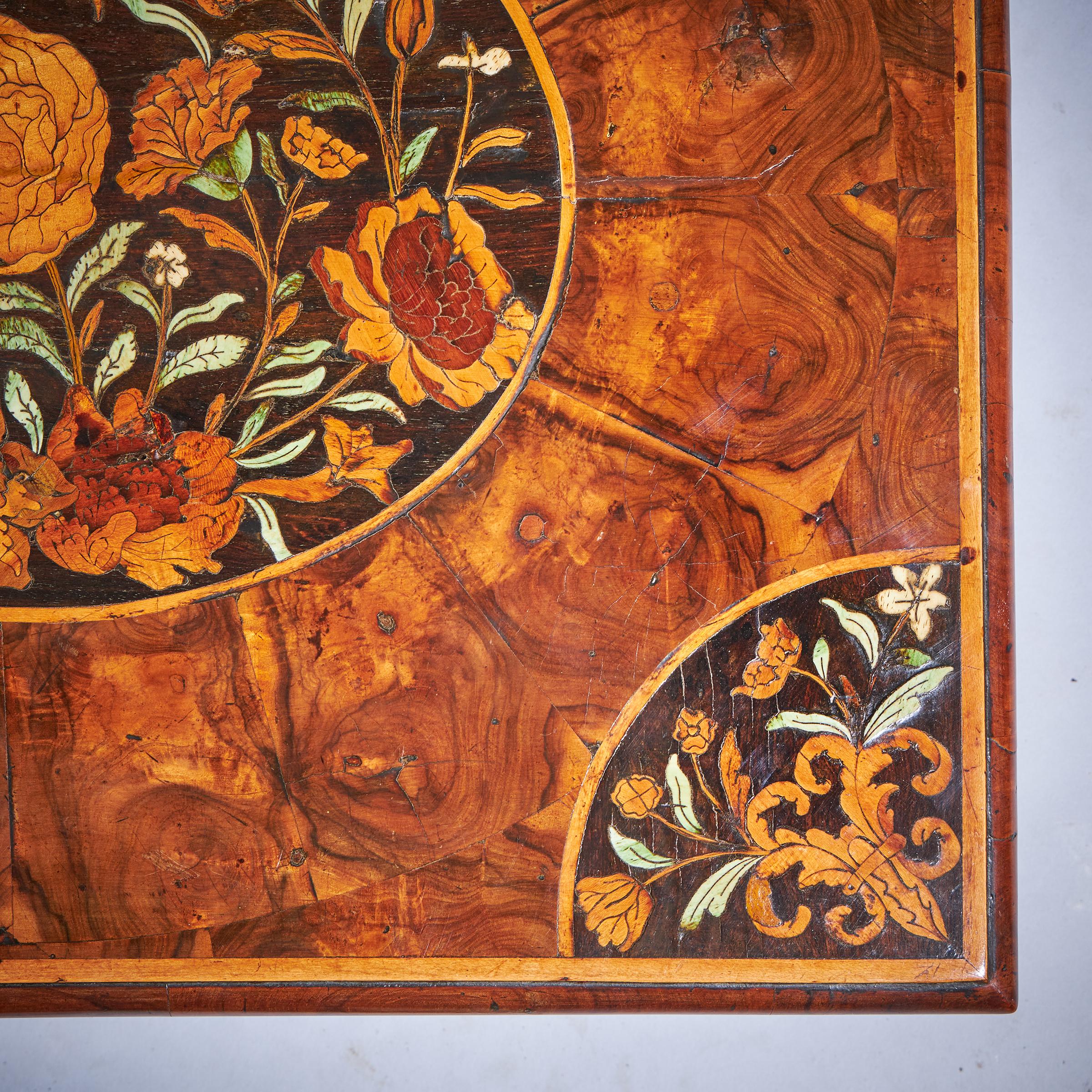 17th Century William and Mary Floral Marquetry Olive Oyster Lace Box, Circa 1685 For Sale 5