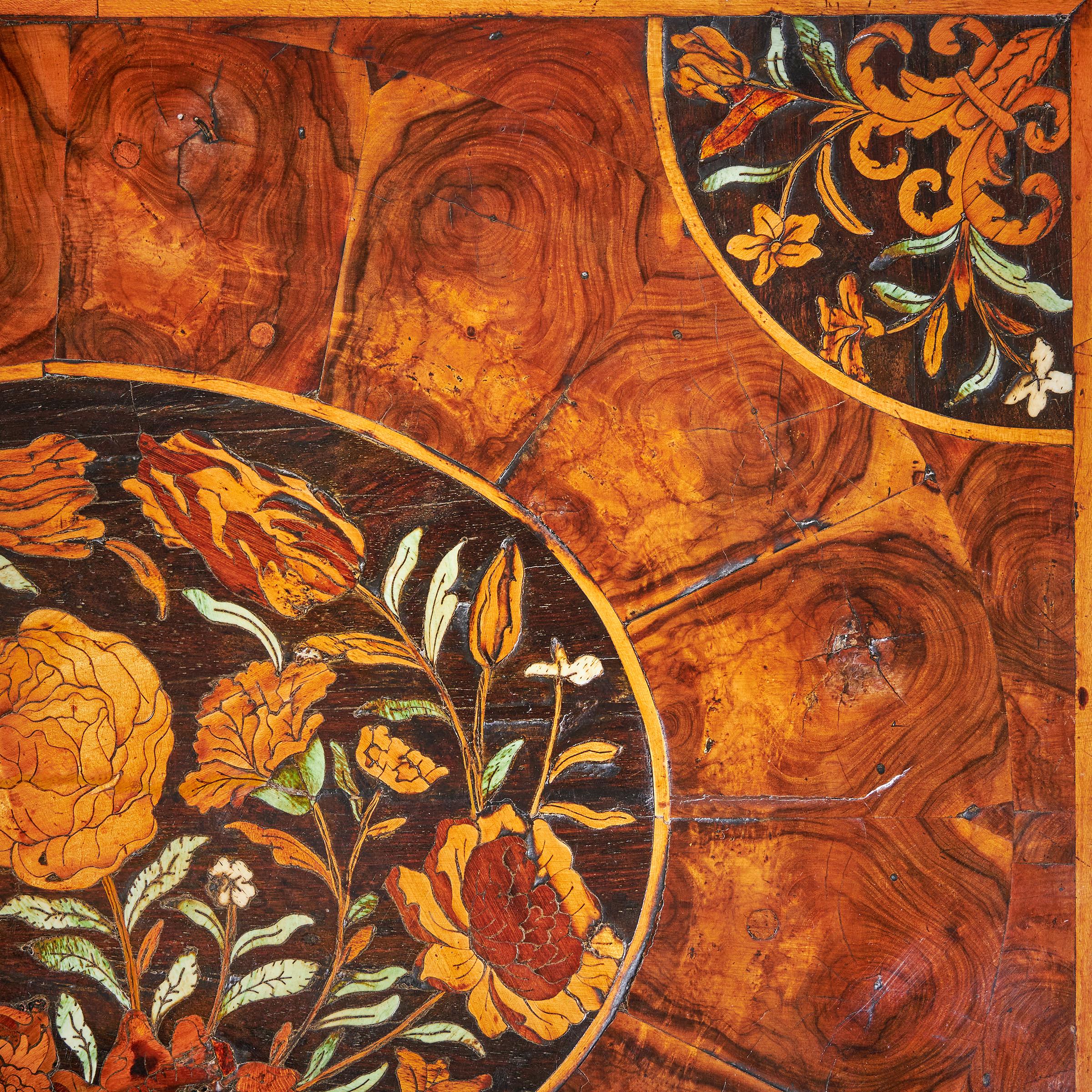Scatola con intarsio floreale di William & Mary e pizzo di Oliver del XVII secolo, CIRCA 1685 in vendita 4
